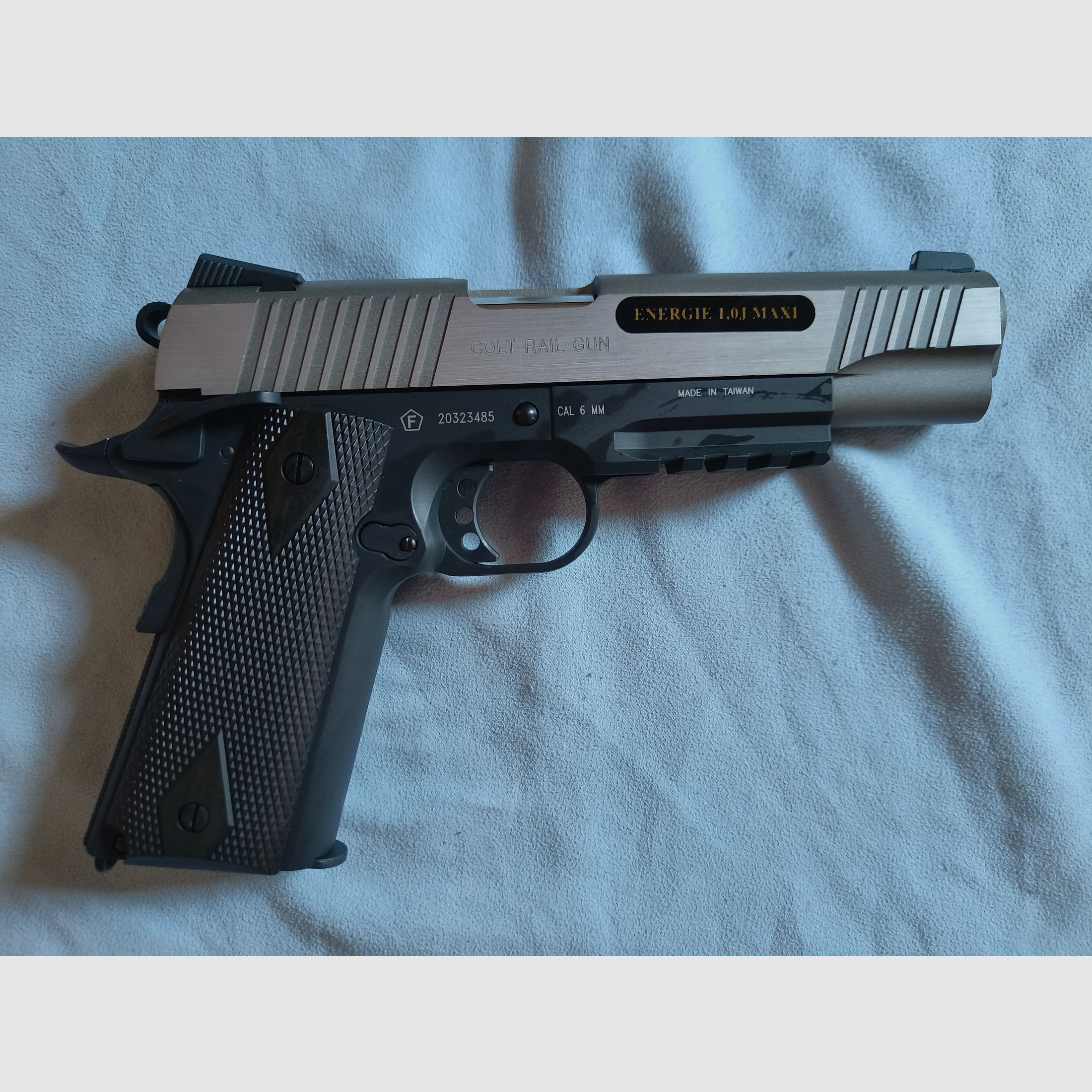 Cybergun COLT 1911 RAIL GUN Dual Tone Silver Vollmetall CO2 Blow Back incl. maletín y munición NUEVO