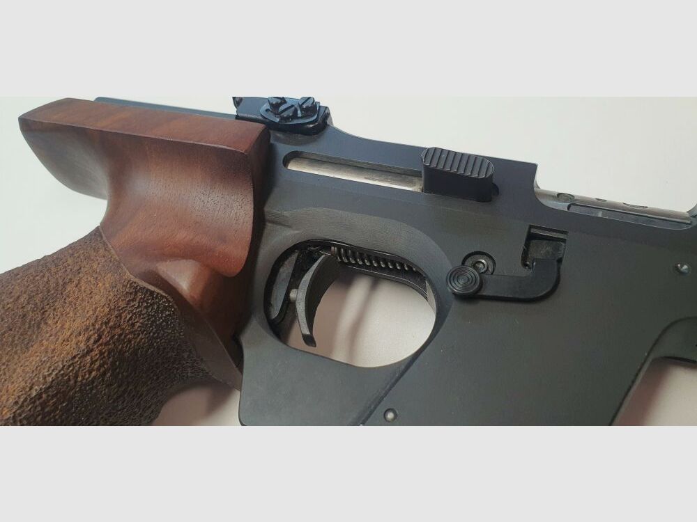 Fabbrica di armi Carl Walther Ulm Pistola sportiva/da competizione Walther GSP in calibro .22 L.r. - Impugnatura in legno Carl Walther