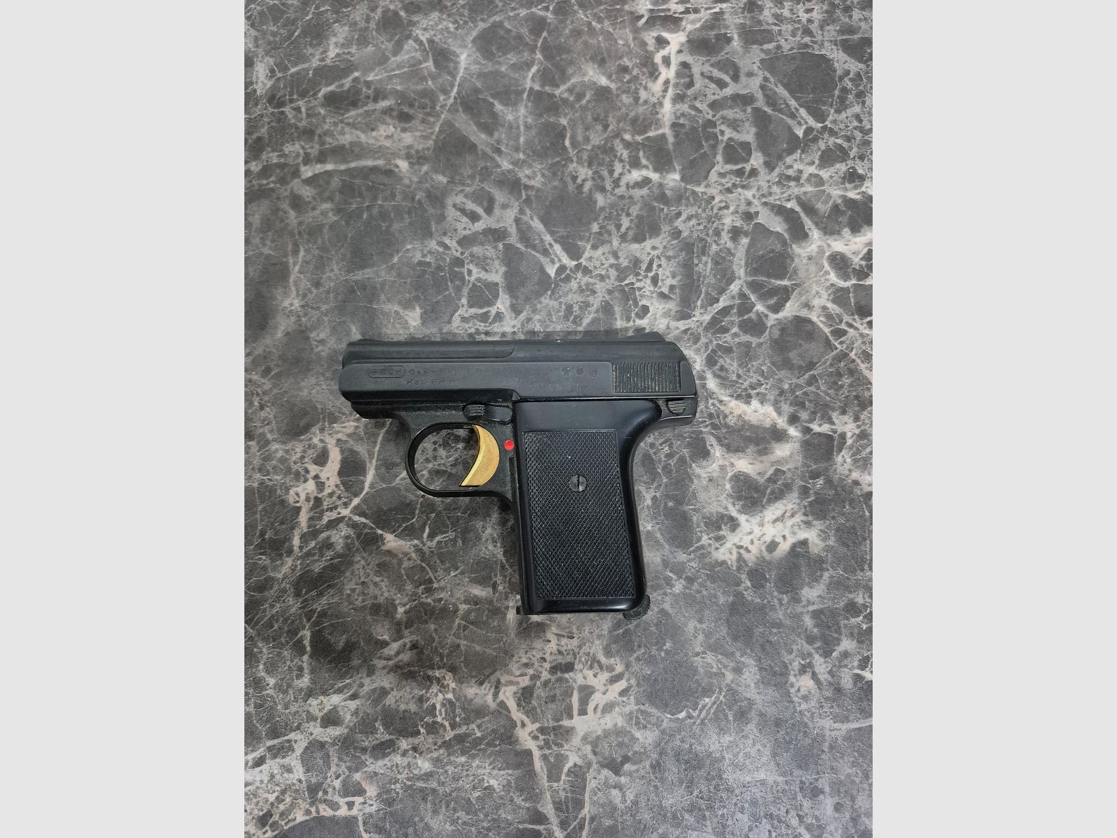 Reck 6, pistola de señal/alarma/gas de 8 mm