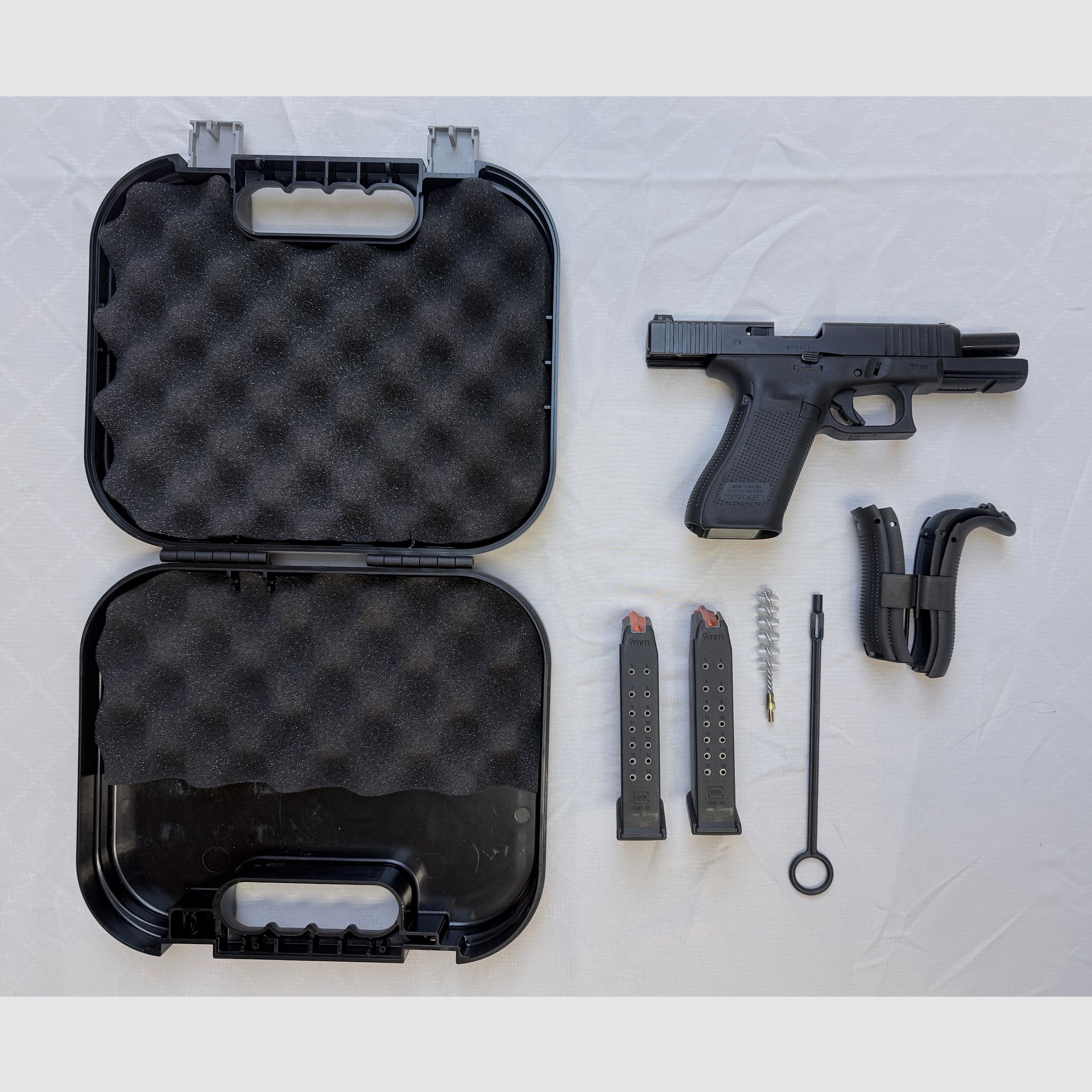 Glock17 gen 5, like-new Glock 17 Gen. 5 (9×19) – fired only once with 17 shots.