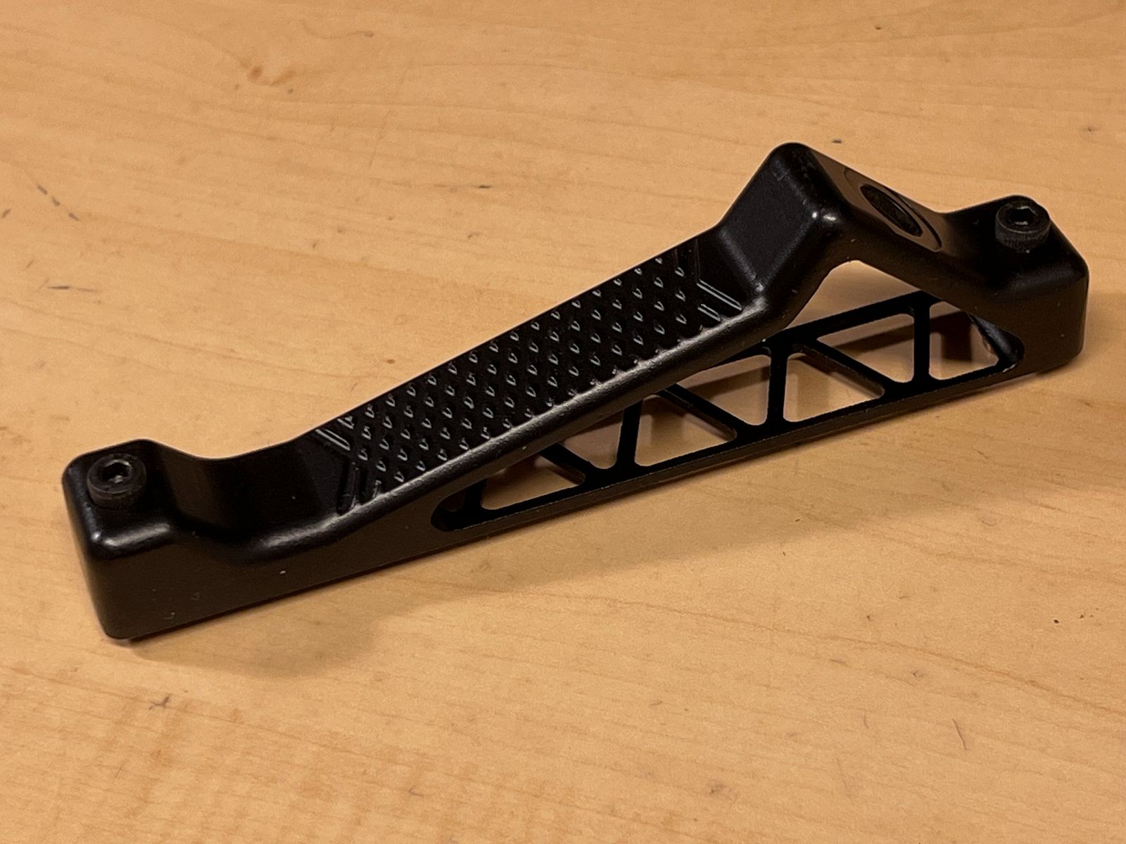 Agarradera frontal para Airsoft versión de aluminio en ángulo en negro Key - MOD tipo 5