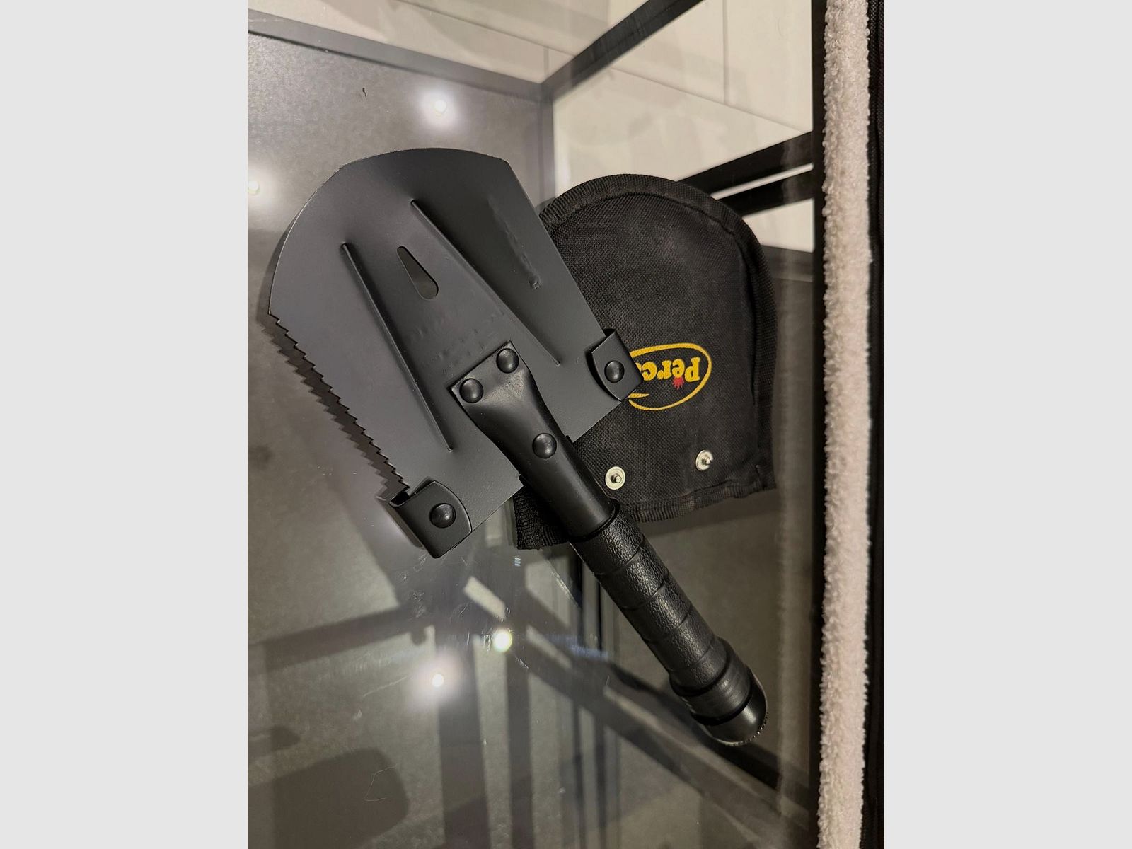 Multifunctional survival folding shovel – 5-in-1 outdoor tool with compass & bag