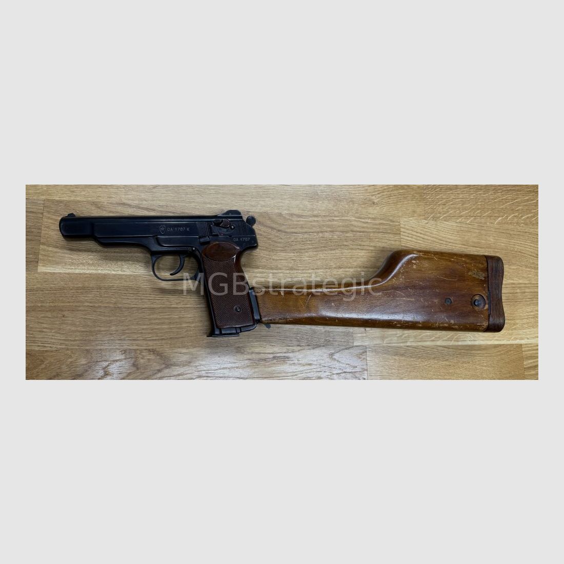 Stetschkin APS - pistola semiautomática 9mm Makarov con culata