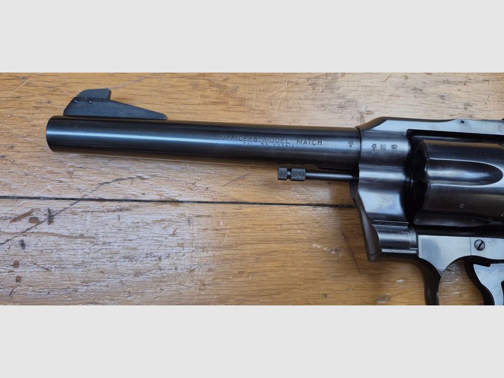 Mythos Revolver Colt Officer Model Match – Kal. 38Sp – Schwerer Lauf 6 Zoll – Waffe aus Hartford um 1960 – Ästhetik und Mechanik auf höchstem Niveau – Seltene Stück für das Schießen und Training in sehr hoher Qualität – Ausgezeichneter Zustand, fast wie neu – TBE +++, Bild 7 von 25