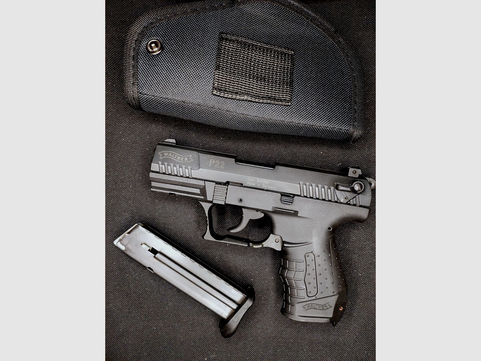 Pistolet d'alarme Walther P22 9 mm P.A.K. PTB 778 noir P 22 avec holster