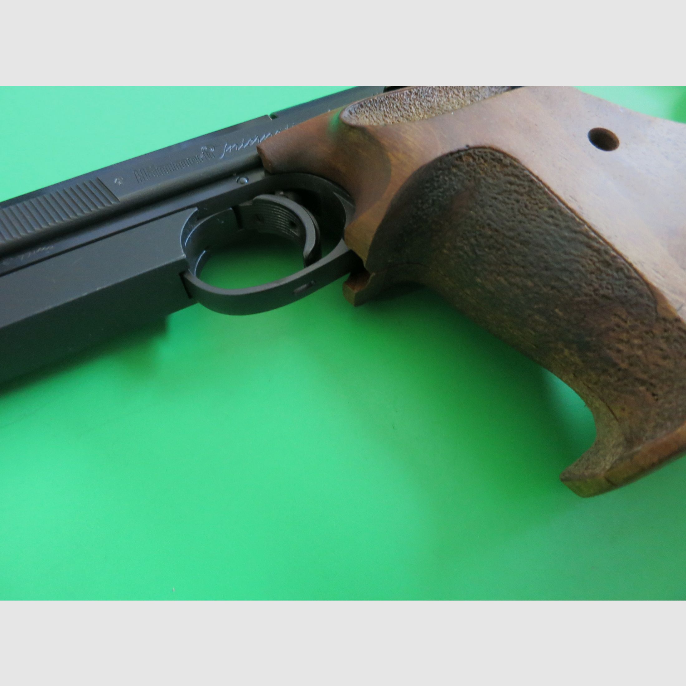 Hämmerli International 208, beste schweizer Ziel- Sportpistole, .22lr +Laufgewicht +NILL-Sportgriff      #49