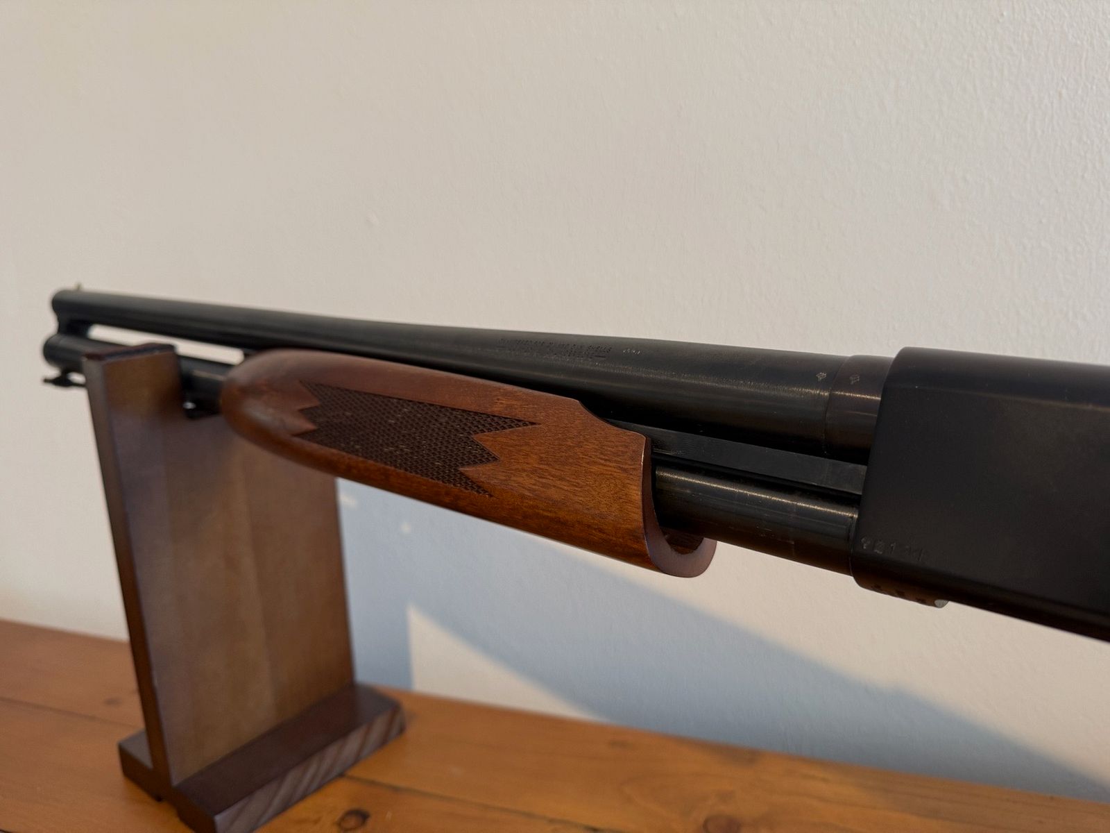 Repeater shotgun Mossberg 500 A 12/76 fore-end repeating shotgun AS NEW