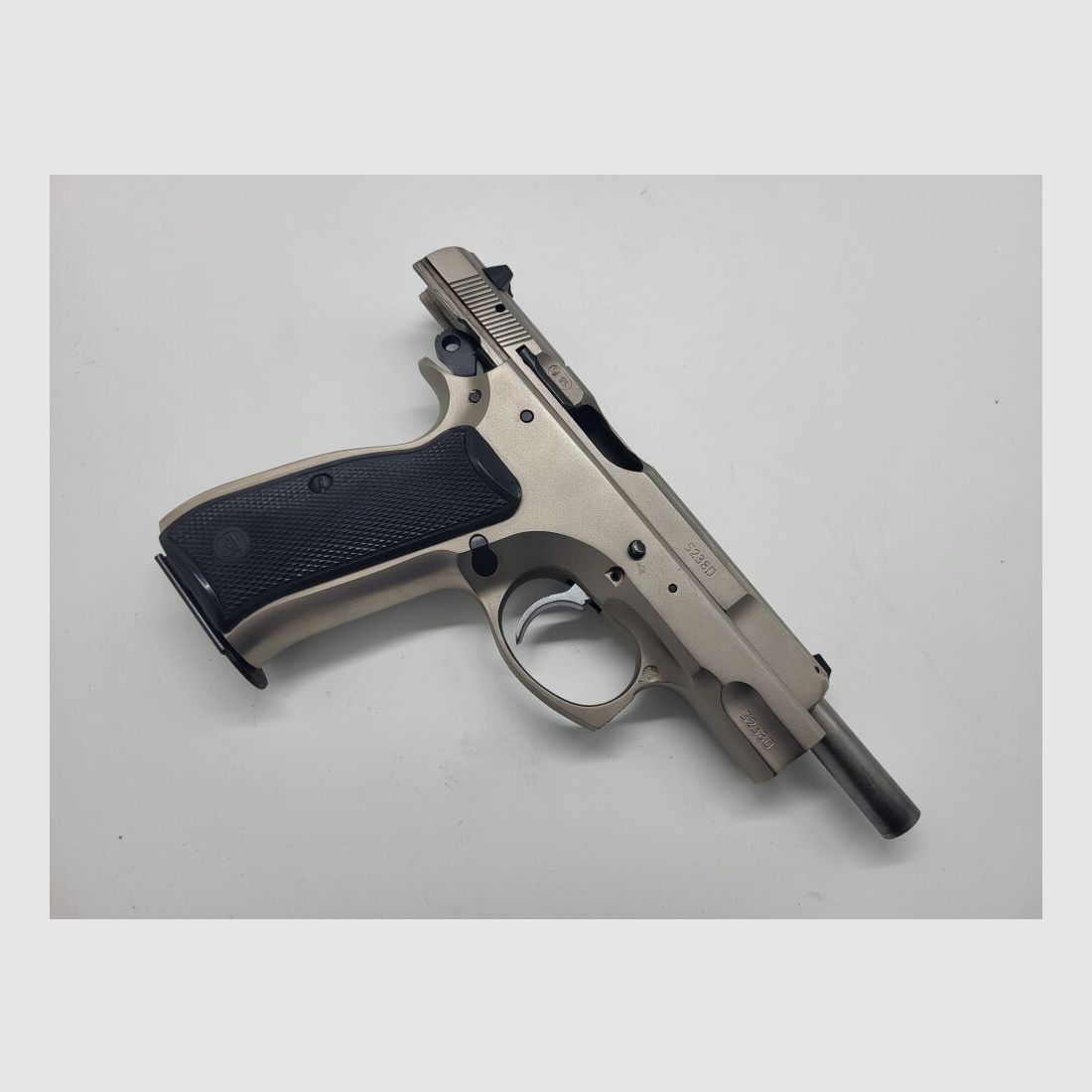CZ 75 B, immagine 4 di 6
