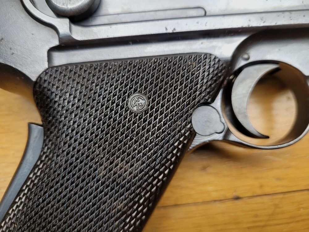 Sehr schöner Schweizer Luger P06/1929 – Kal. 7,65 Parabellum – eines der letzten Exemplare – Sehr seltenes Stück für den zivilen Markt (eines von 317!) – monomatrikulierter – Magazin im Modell – Ausgezeichneter Zustand!, Bild 16 von 19