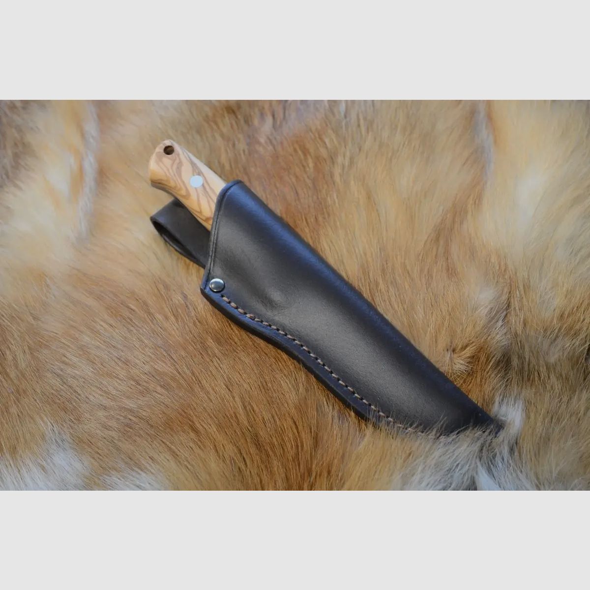 Couteau de chasse Alljagd avec poignées en bois d'olivier