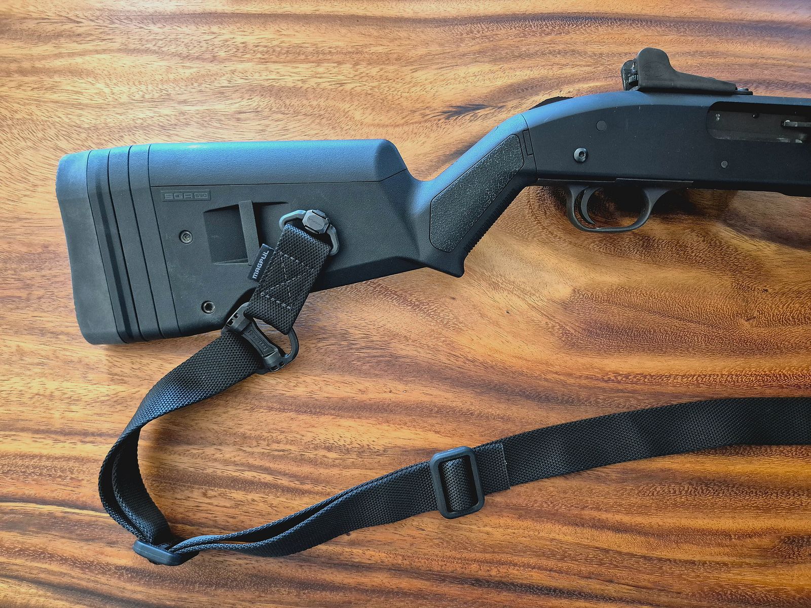 Mossberg M590A1 Ghost Ring Tactical 12/76 Mag. inkl. Magpul Schaft/Sling, Patronenhalter und Laufhitzeschild – Neu und unbenutzt