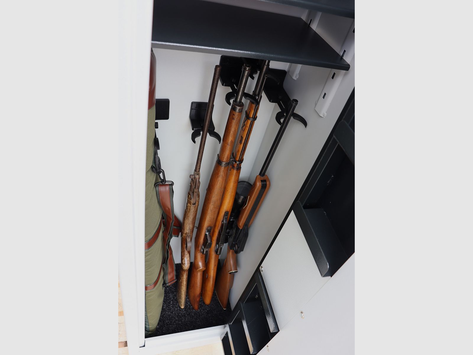 Armero HUNTER Rohrweihe (1700x540x380) Clase 1 EN 1143-1 para hasta 11 armas largas, imagen 6 de 13