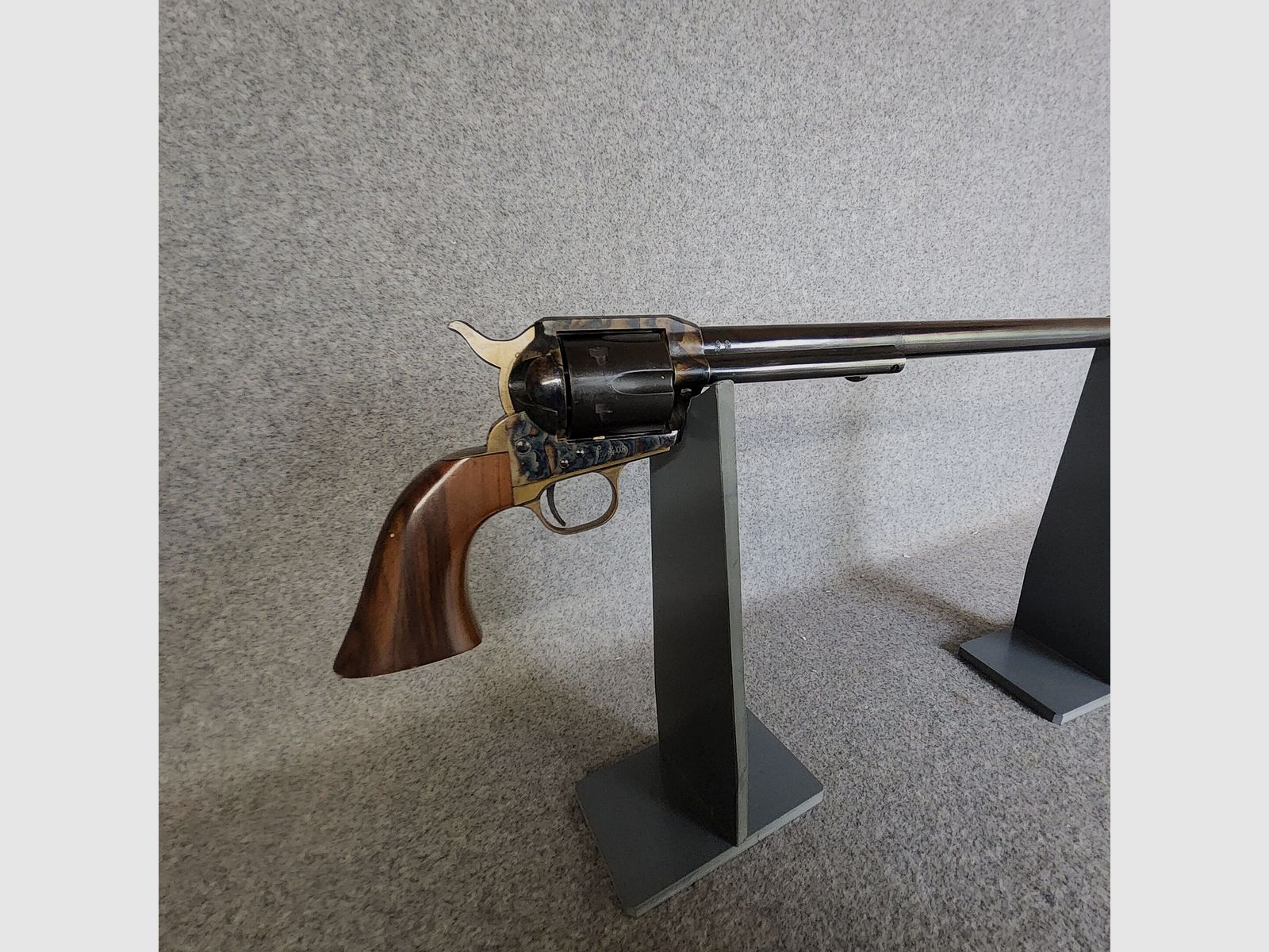 Hege Uberti	 Buntline