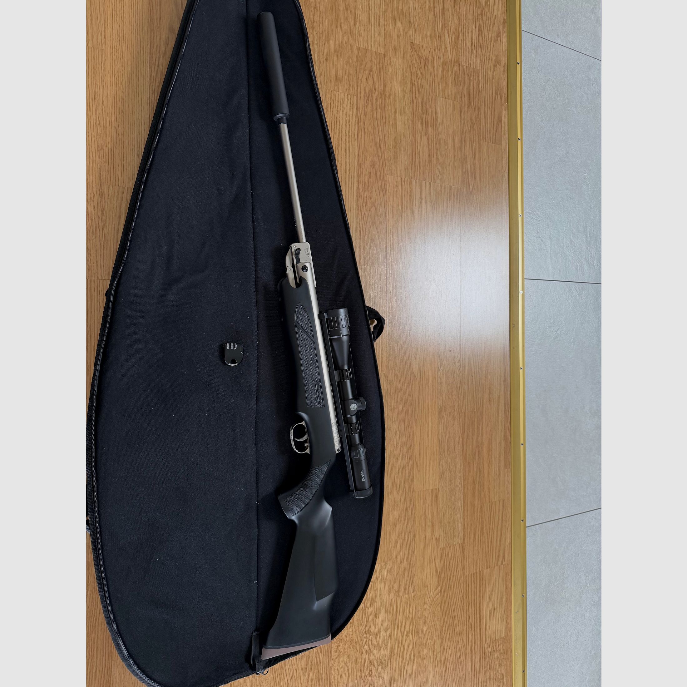 Weihrauch HW 35K F Black Silence – 4.5 mm, incl. silencer & scope + bag