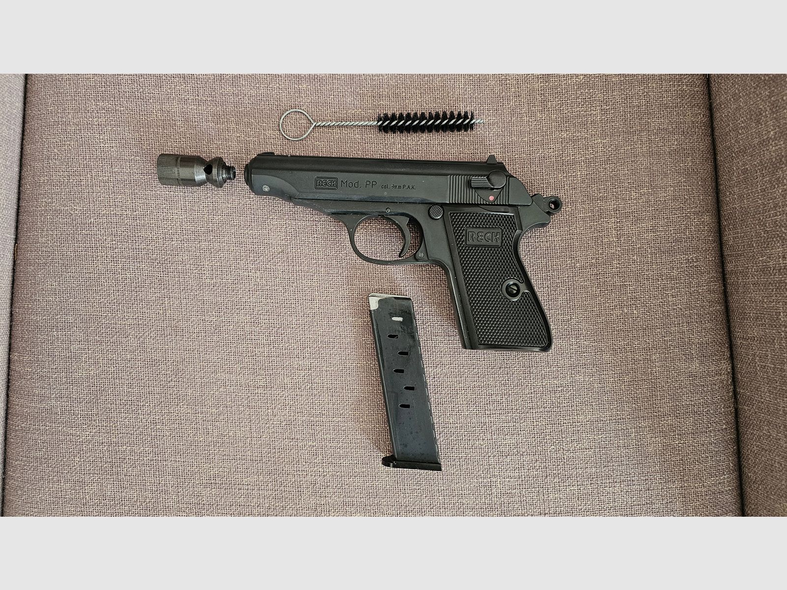 Schreckschusspistole RECK Modell PP Kal. 9mm PAK