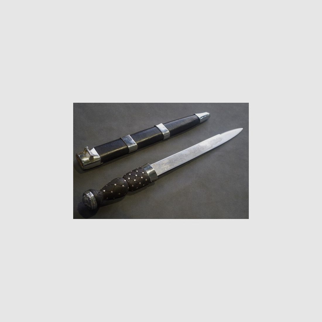 Dolch sog. Dirk mit Scheide Schottisch , Scottland