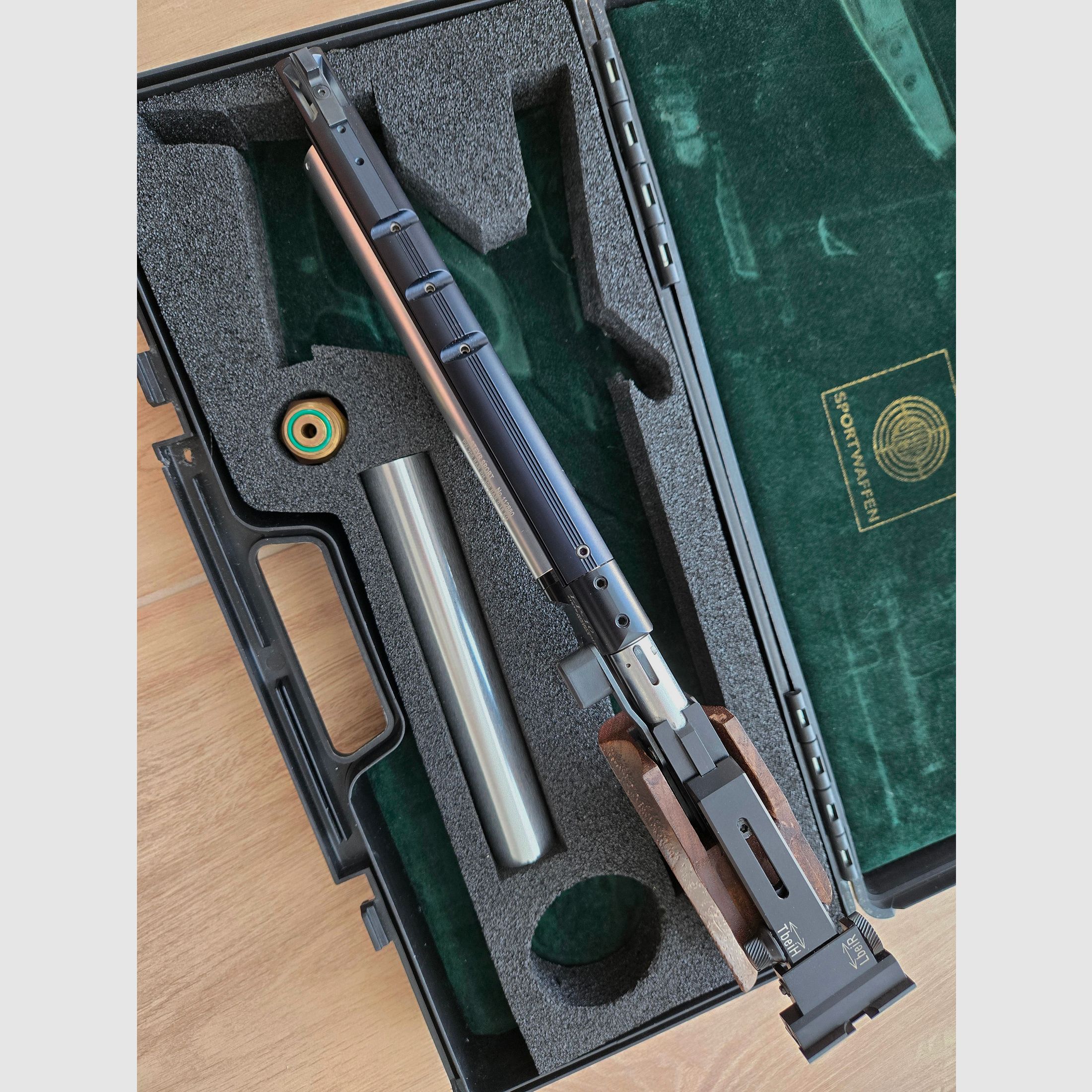 Match-Luftpistole STEYR LP 10 mit 2 Kartuschen, Adapter, Koffer, Werkzeug