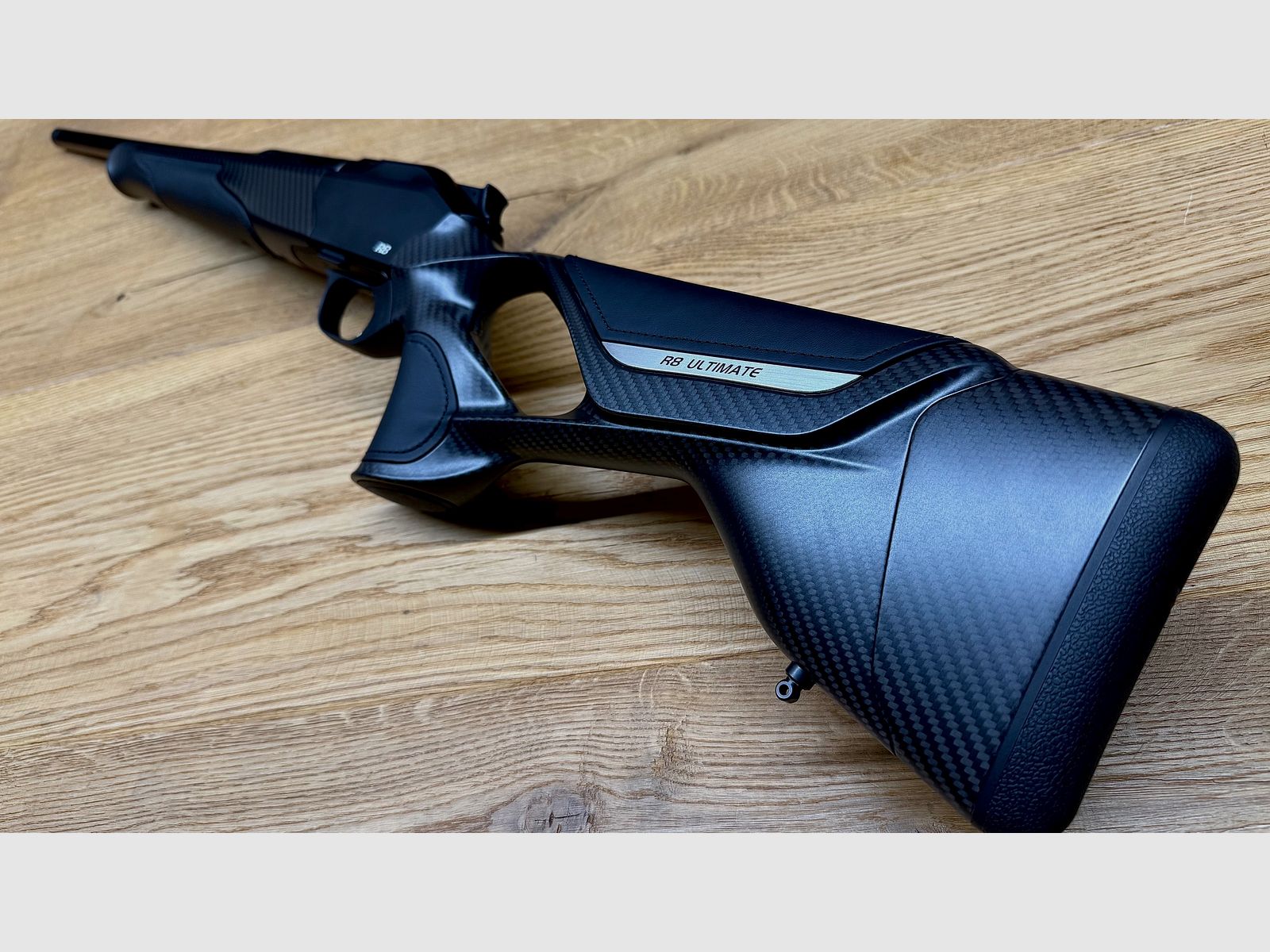 Blaser R8 Carbone Cuir noir / Déclencheur & chambre DLC / Avant en carbone / Logo argent / Poignée de chambre en carbone / Calibre & longueur de canon au choix