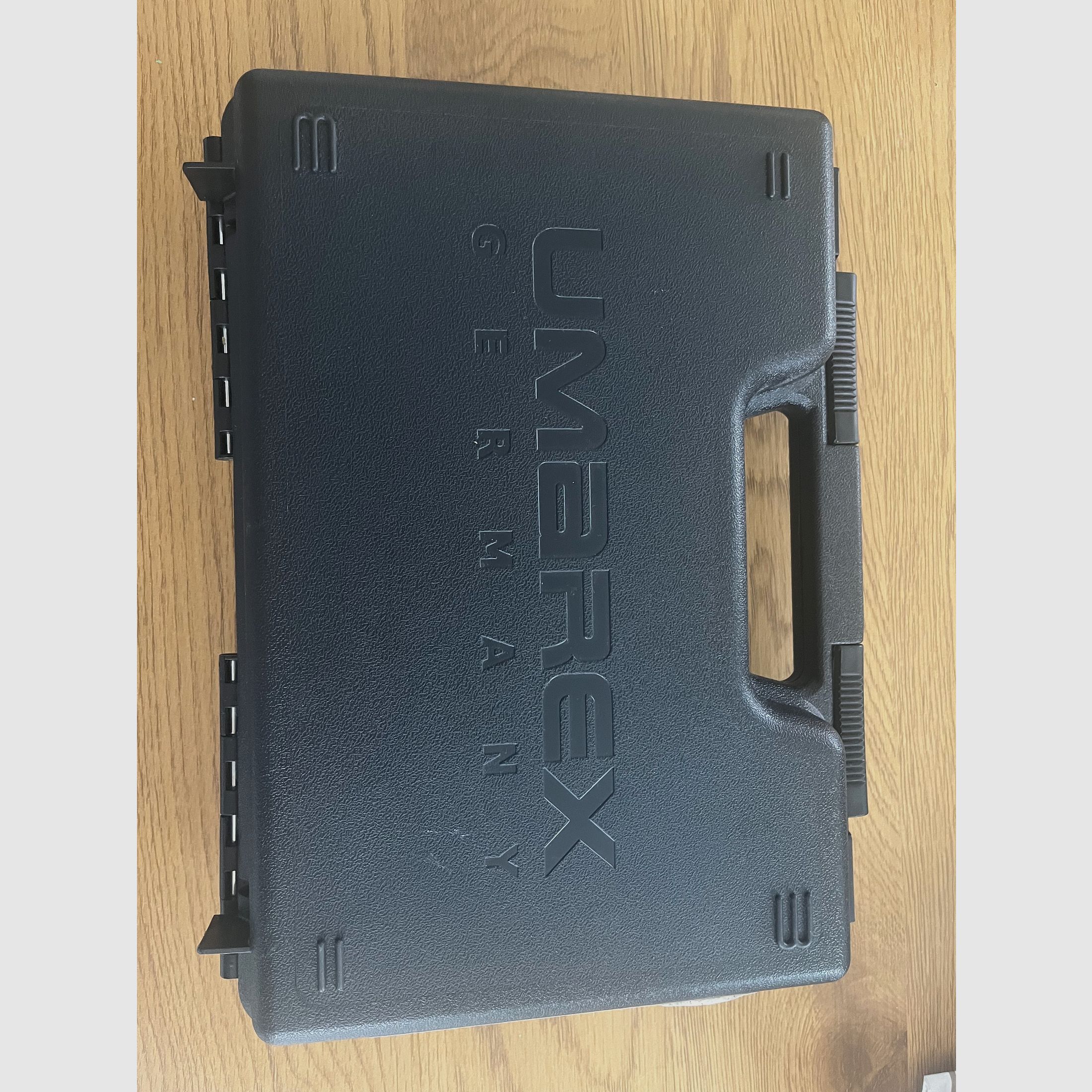 Heckler & Koch P30 PTB incluant la mallette + 49 cartouches à blanc