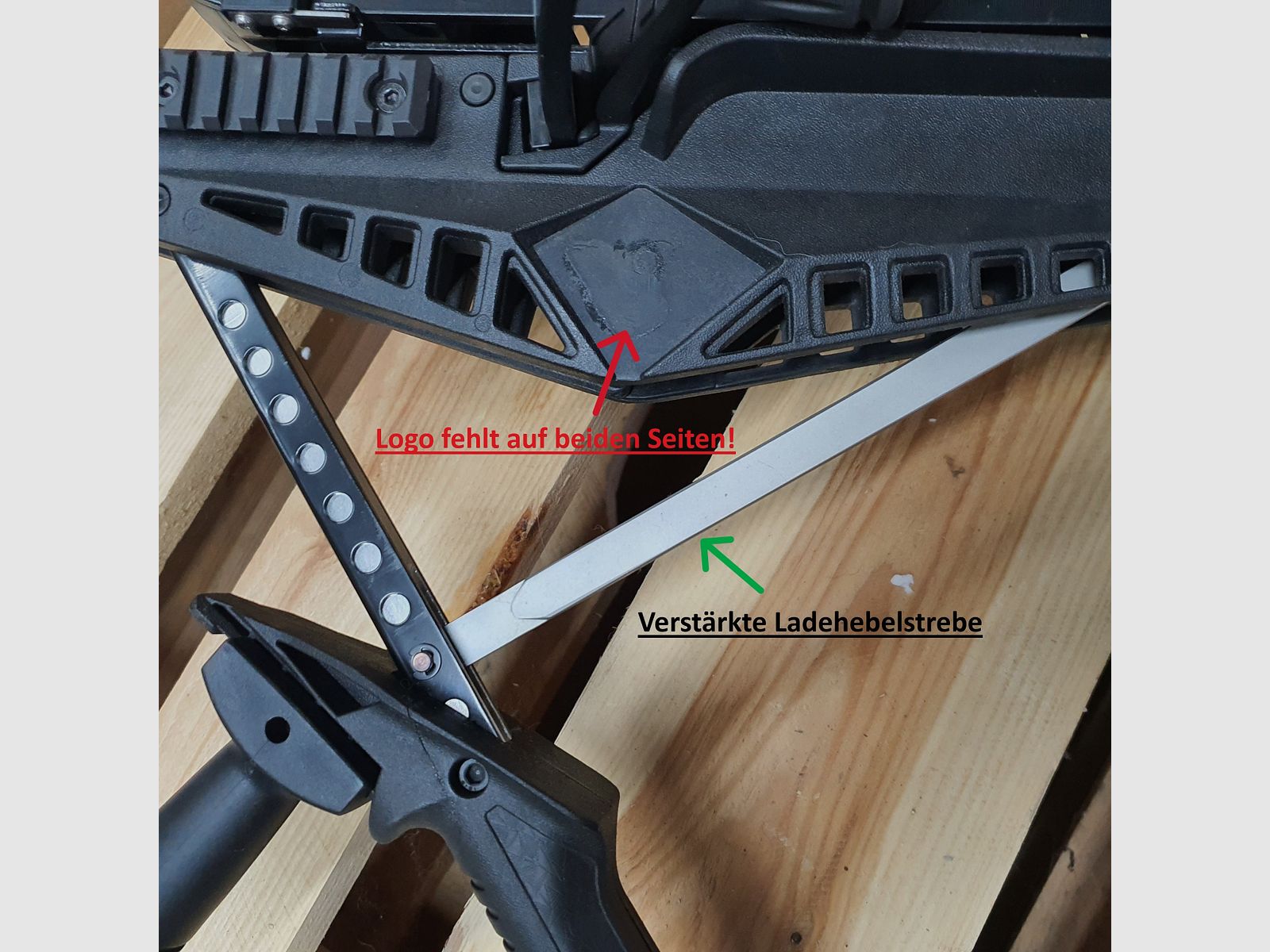 Taktische Repetierarmbrust Cobra Adder, 130 lbs, 7 Schuss Magazin und viel Zubehör.
