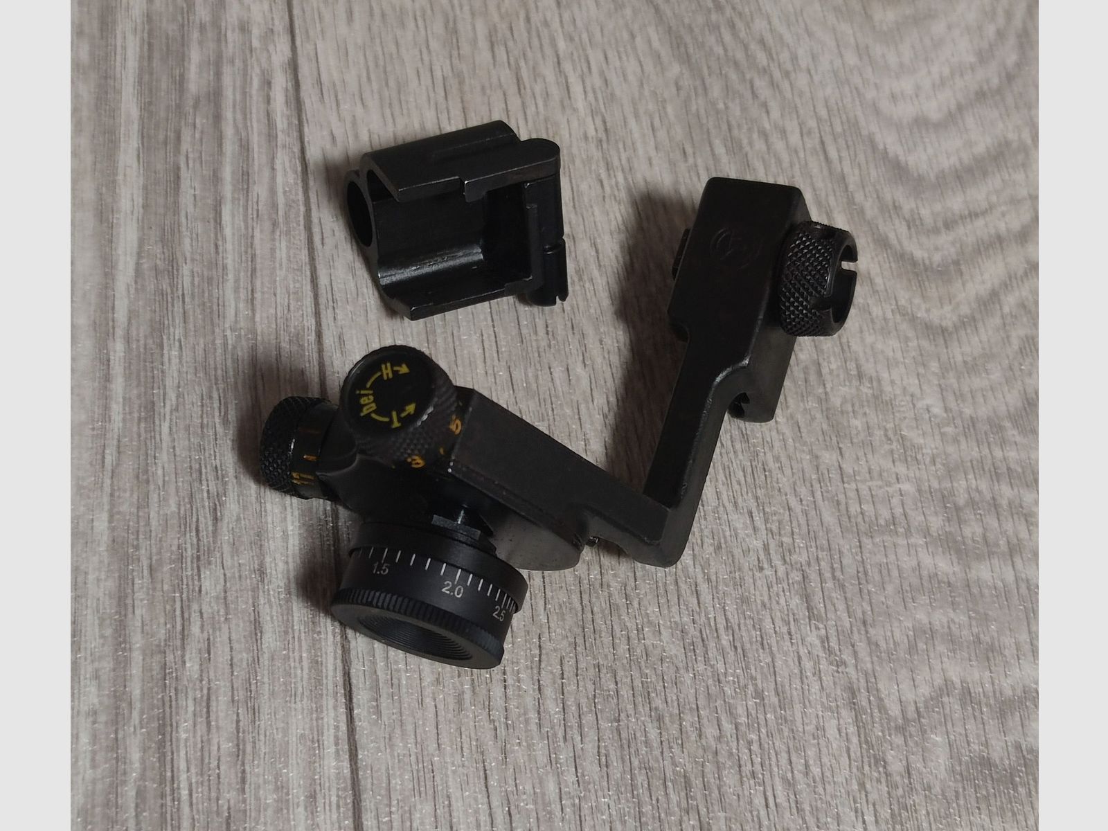 W&F Diopter mit verstellbarer Irisblende inkl. Korntunnel für Schweizer K31