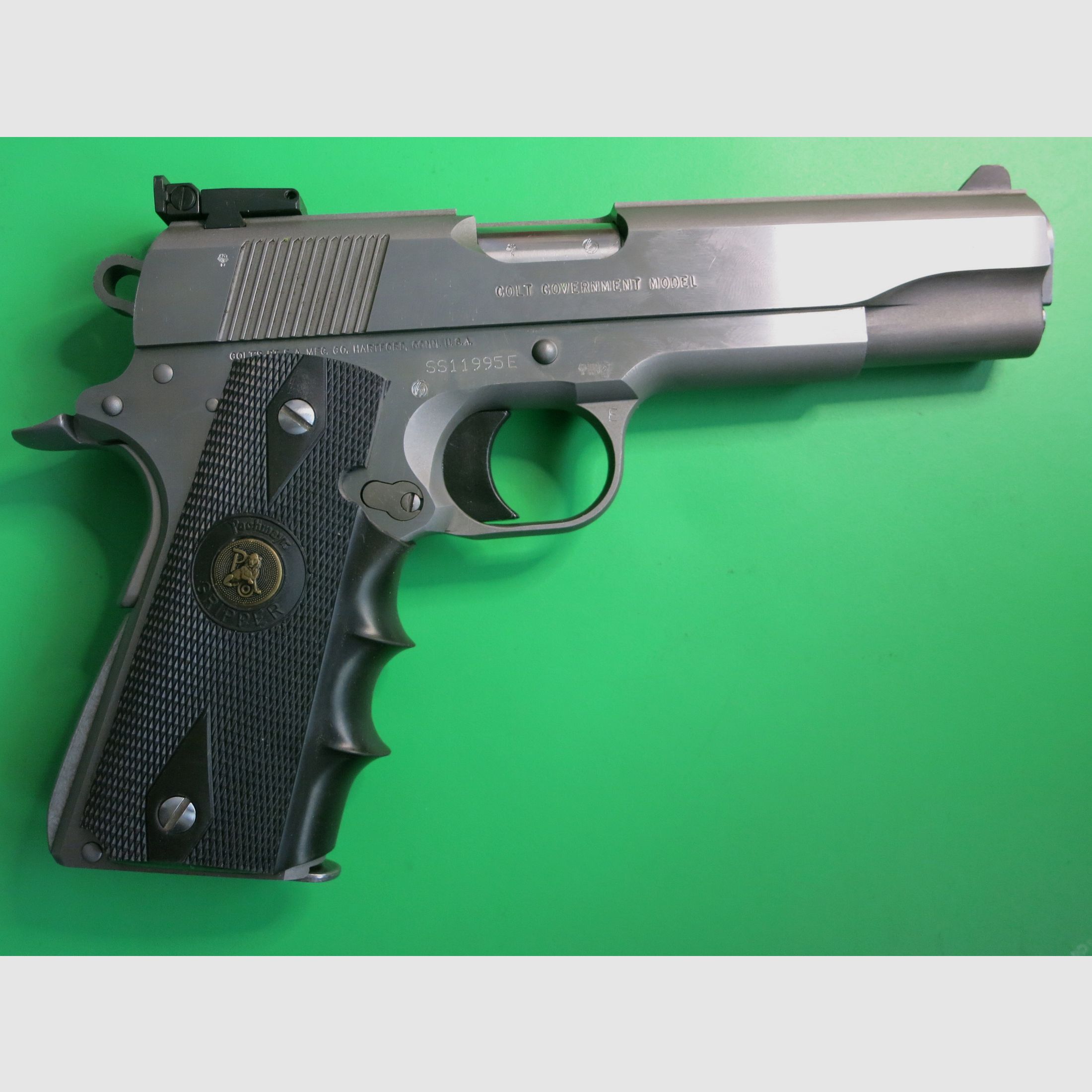 Colt Goverment MK VI Series 80, .45 AUTO, 5" loop, roestvrij staal (Stainless), Pachmayr-grip   #18