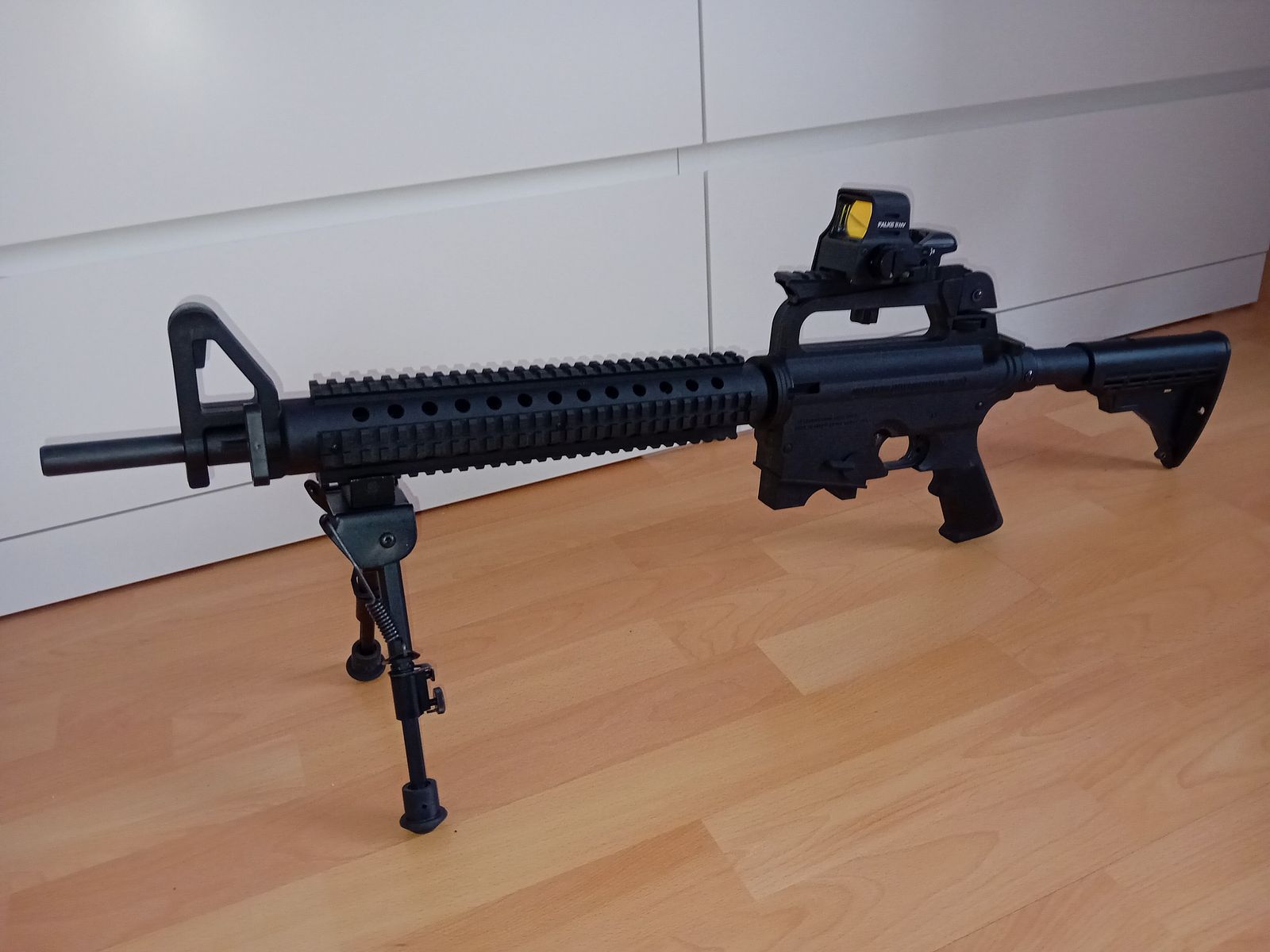 Mossberg zelfladende geweer International 715t .22lr (16.25") inclusief 3 magazijnen en rode punt vizier Falke II NV