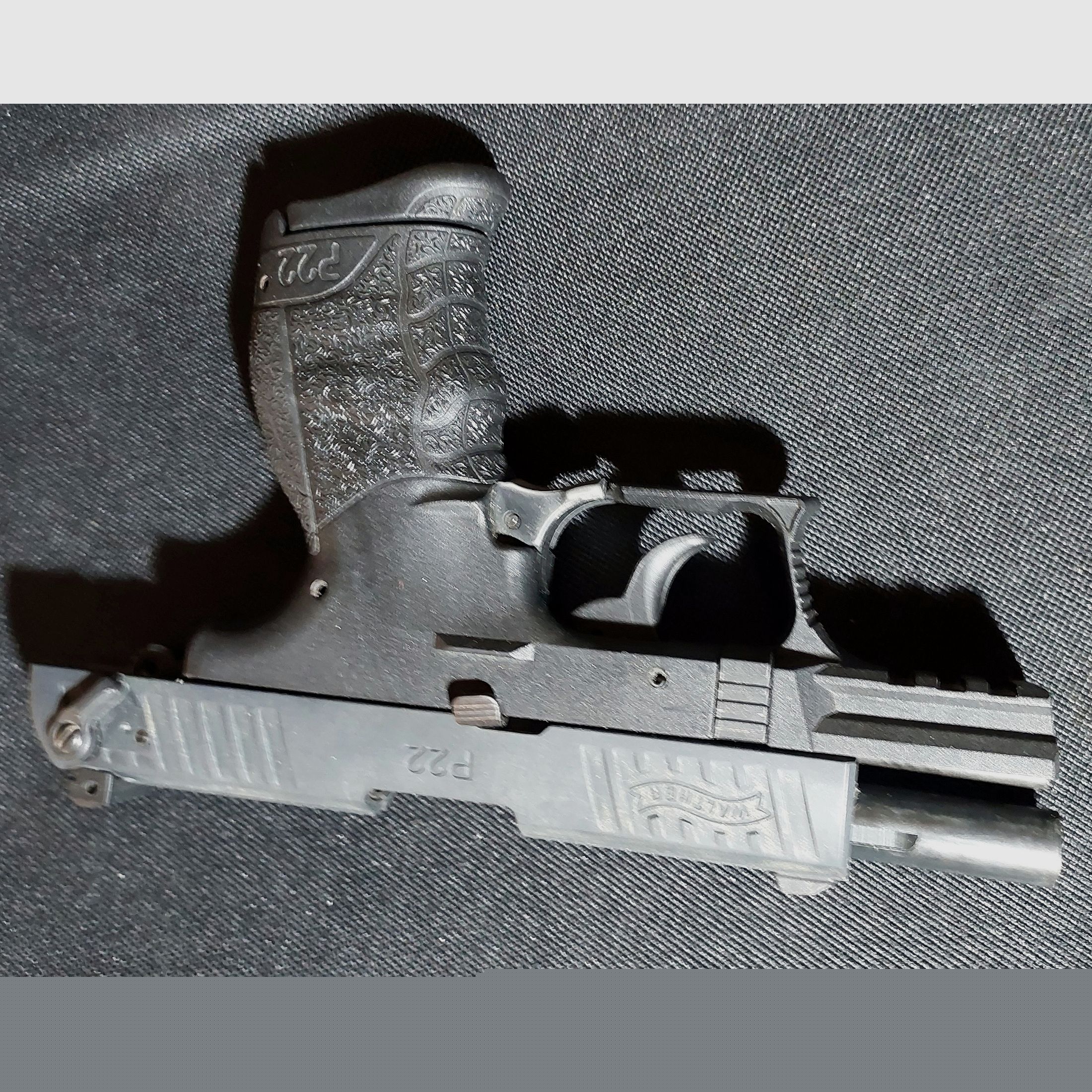 Walther P22Q Schreckschuss Pistole 9mm P.A.K. schwarz mit 2 Magazinen