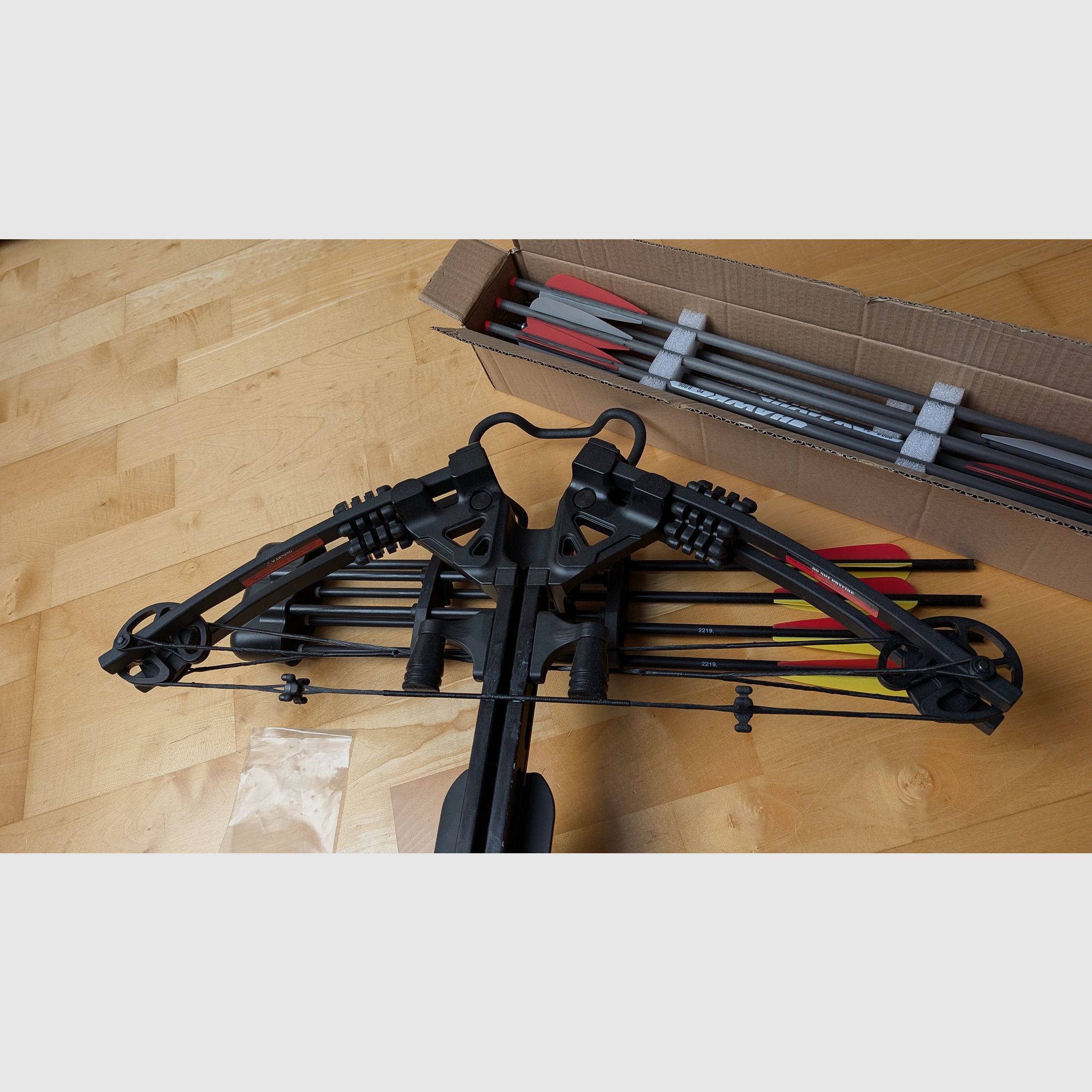 Man Kung 185 lbs Compound Armbrust neuwertig mit viel Zubehör und Jagdspitzen