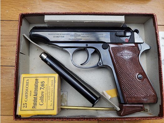 Bardzo ładny pistolet Walther PP o bardzo ładnym francuskim wykonaniu Manurhin – kal. 7,65mm – 2 magazynki – oryginalne pudełko z instrukcją! Broń pierwszej klasy – TBE+