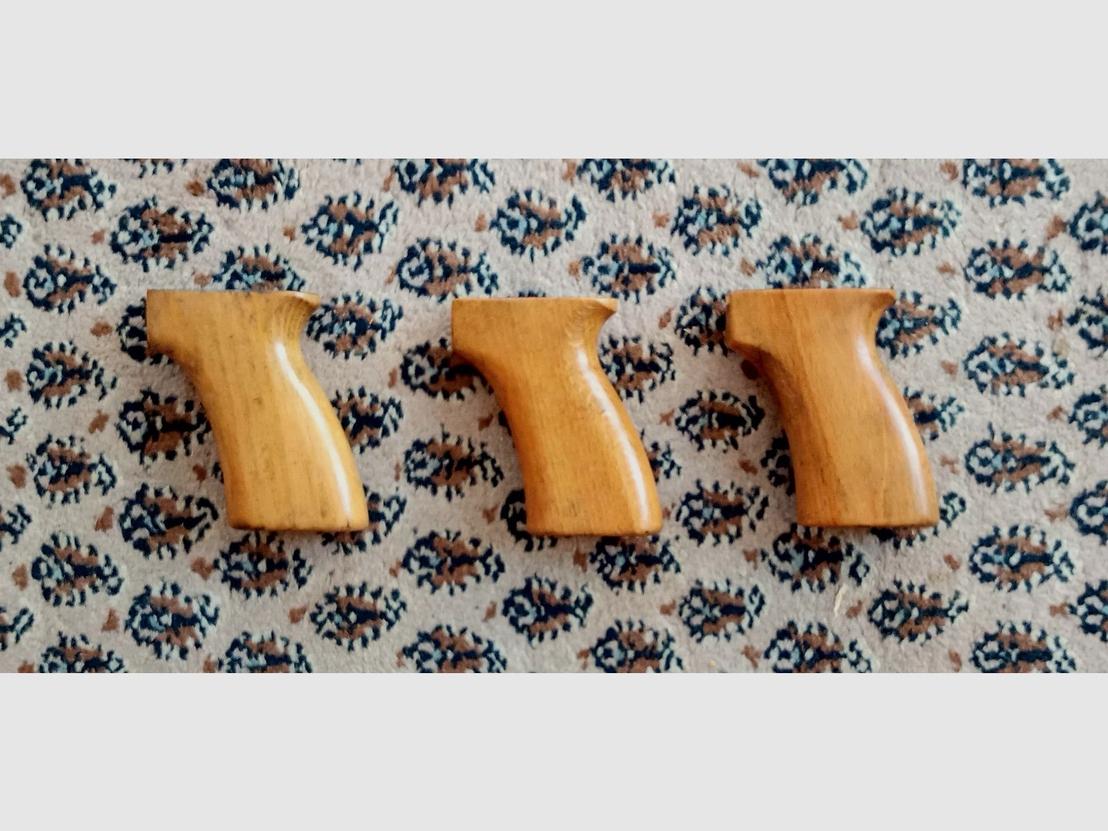 Original frühe Samopal VZ.58 Holz Griffe / Pistolengriffe auch geeignet für CSA Sporter