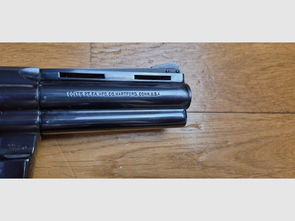 Wunderschöner Colt Python 357 Magnum – Lauf 4 Zoll – Anfängerwaffe 1973 in Spitzenfinish – Zweites Set Pachmayr-Griffe – Gebrauchte Waffe in mehr als sehr gutem Zustand – TBE+, Bild 8 von 23