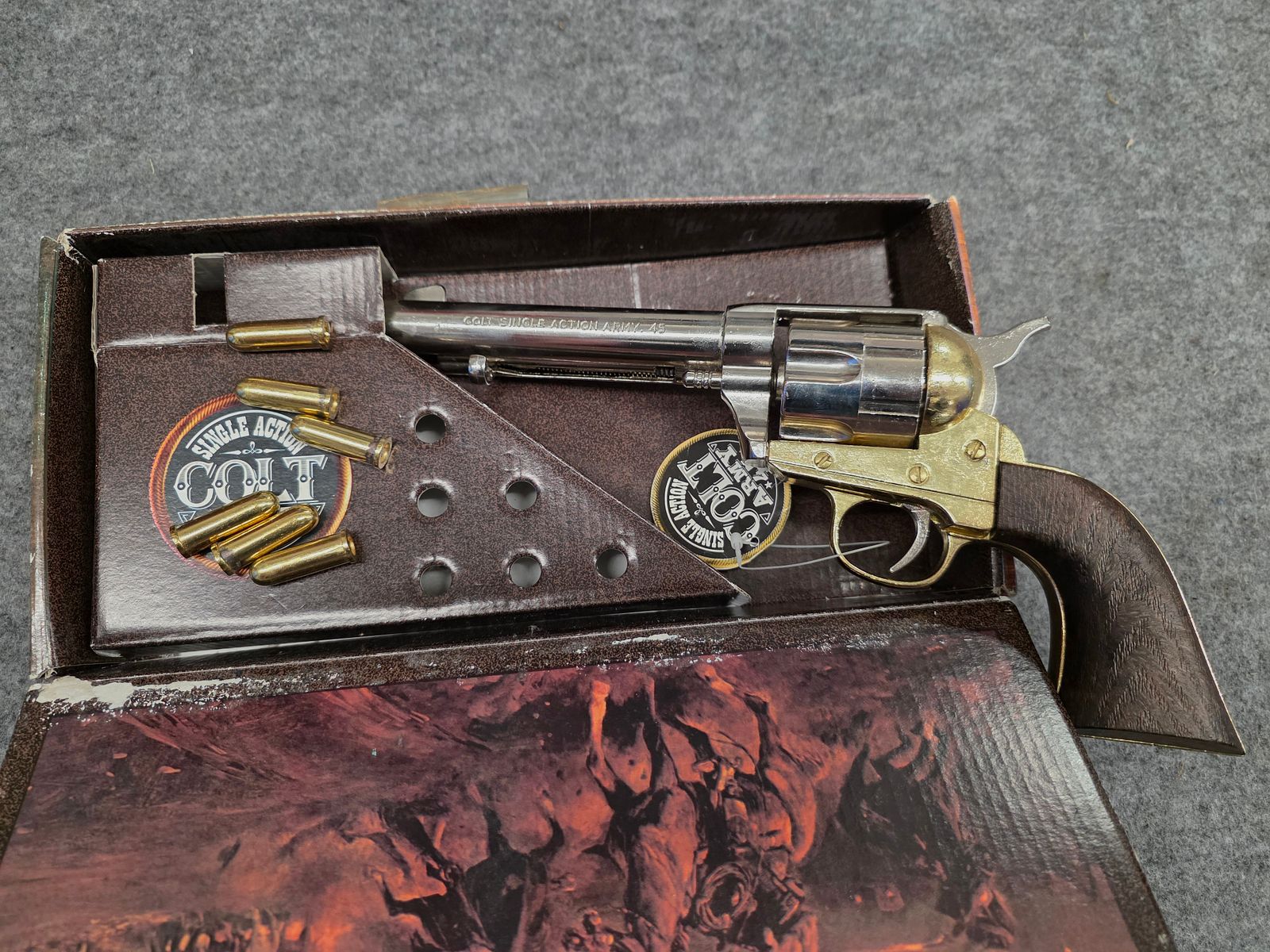 Replica Deko Revolver COLT SAA  Cal. .45 Peacemaker vernickelt  Silber Gold 