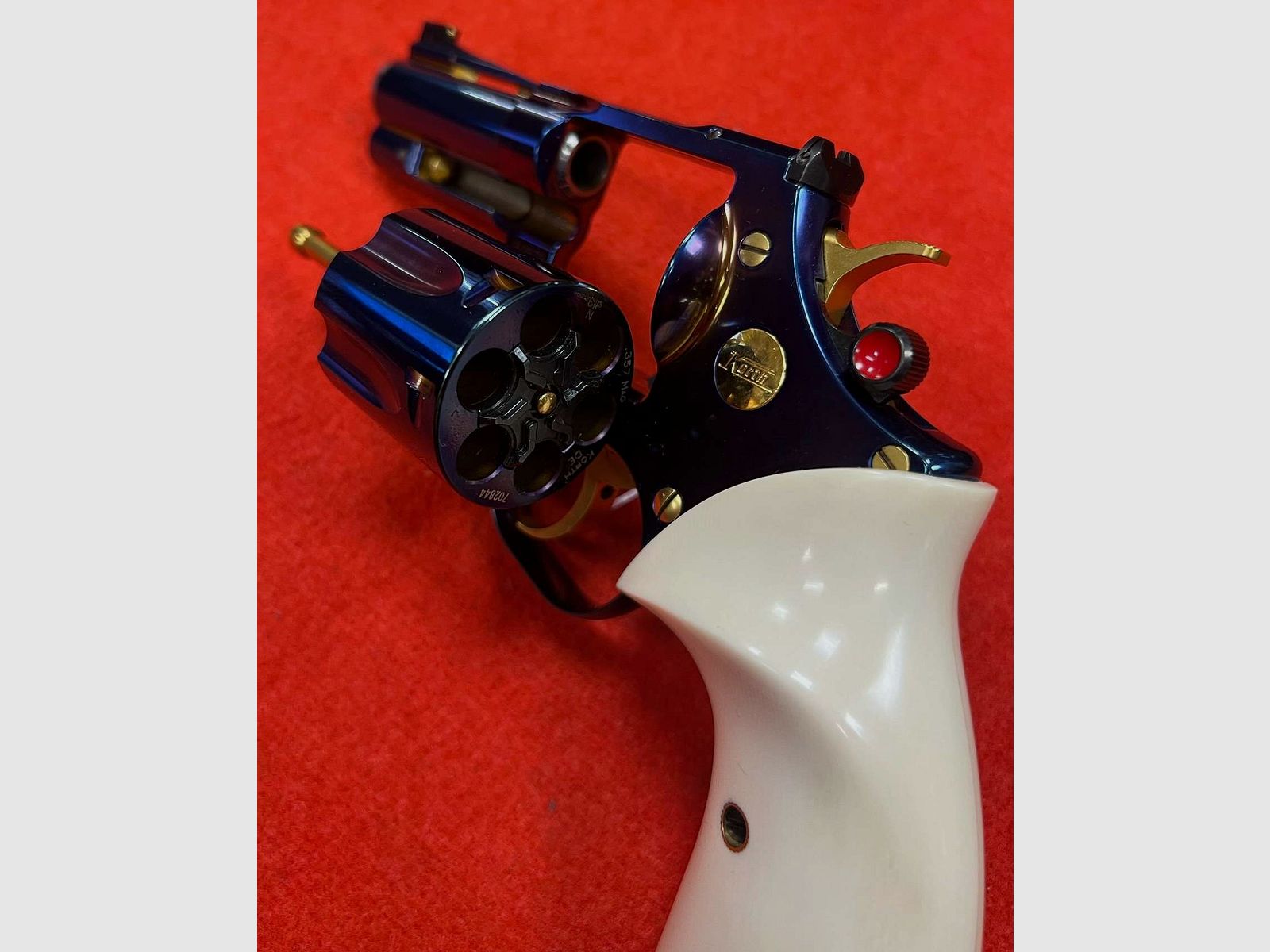 Korth Revolver Classic Glossy Blue Plasma 3″ Kal.357 Magnum, Bild 5 von 16