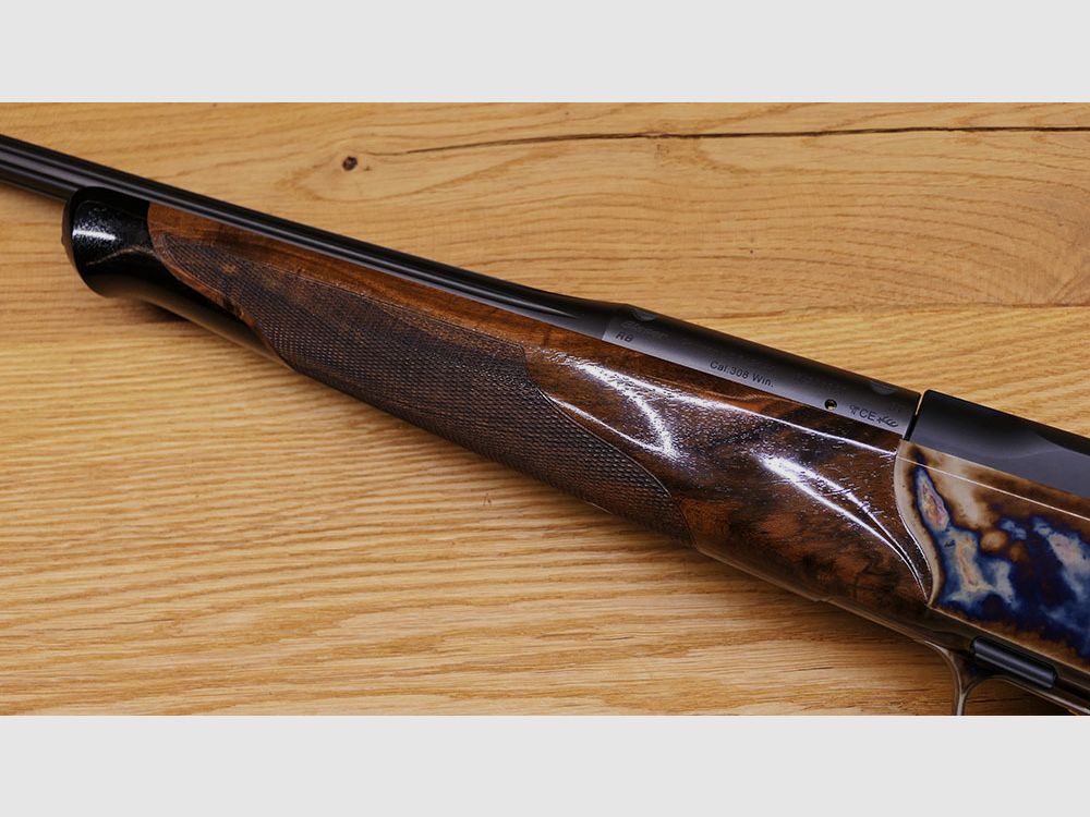 Blaser R8 mit Bunthärtung / Stahlsystem / kannelierter Lauf .308 / Stahlkugel gerändelt mit Blume und Goldlinie / goldener Verschlusskopf /  TRAUM AUS HOLZ & STAHL
