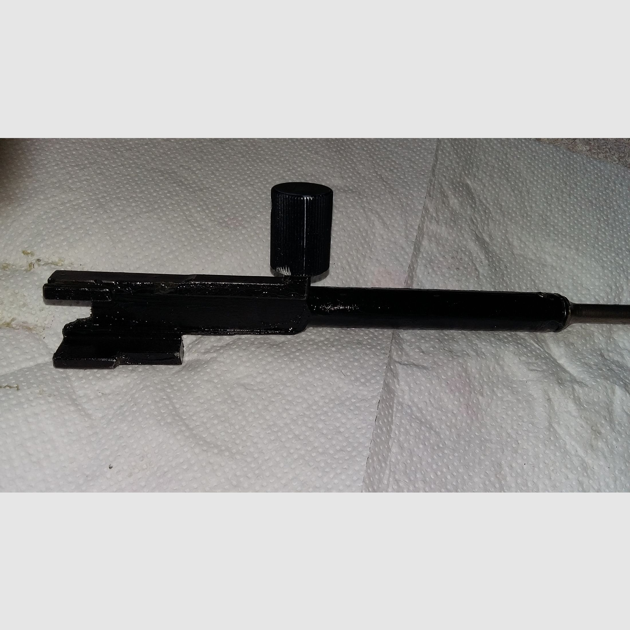 Modifizierter Original Izhmash Yunker 3 AK74 Deko Verschlussträger/Boltcarrier mit echtem Gaskolben und einem Zenitco style extended charginghandle. TAGS: AK47, AKM, Kalasch, Russland