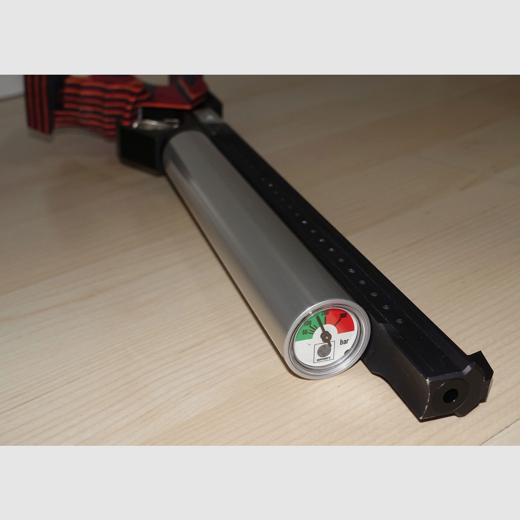 TOP Steyr LP pistola da match ad aria compressa con nuova impugnatura + nuova cartuccia + accessori