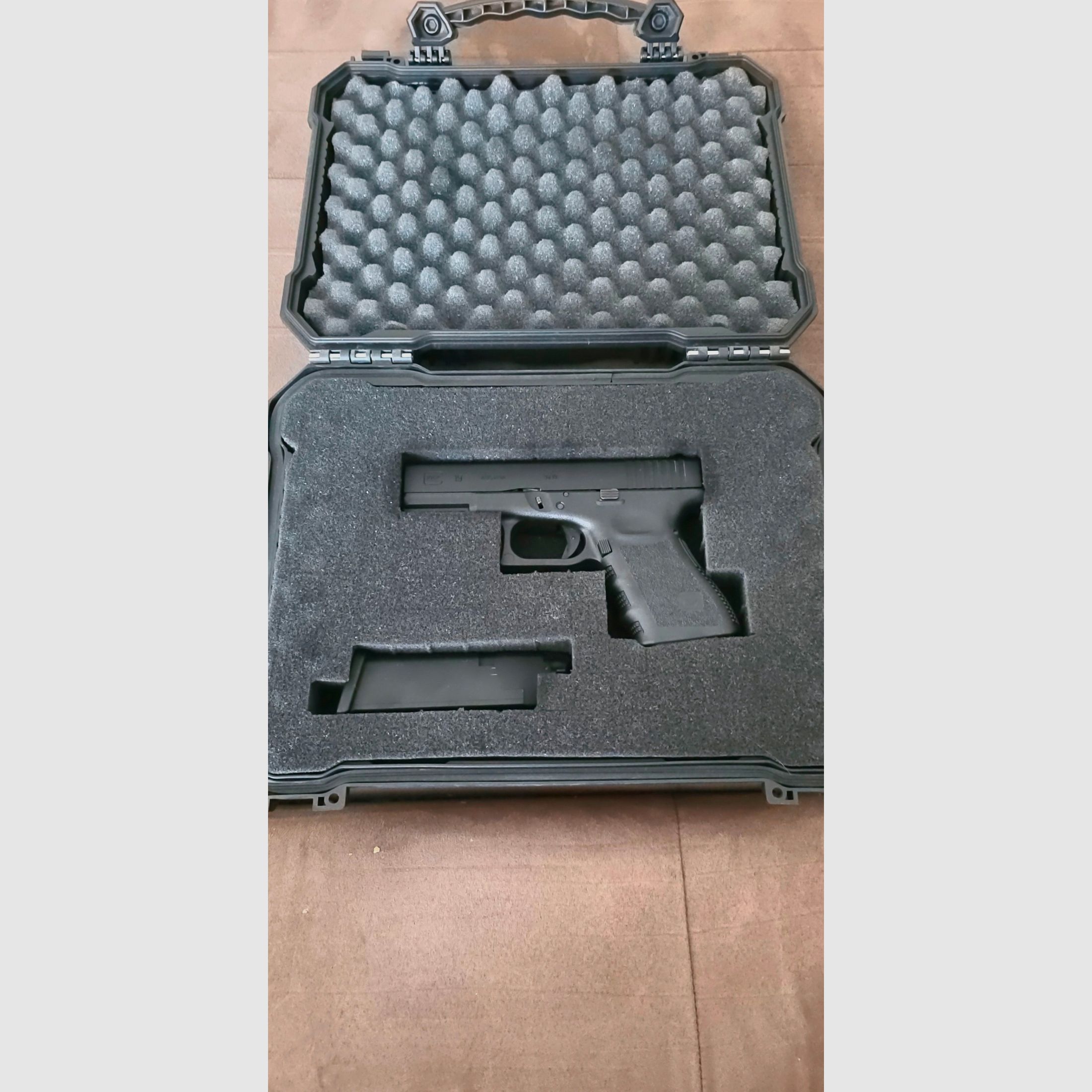 Glock 19 Gen 4 GBB + case