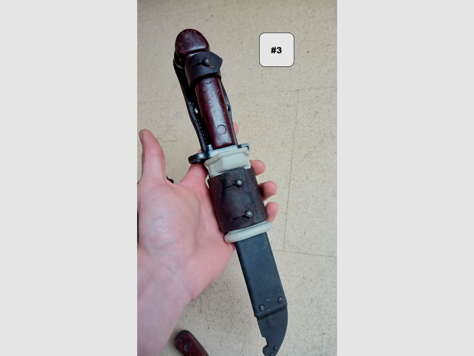 Rumänisches 6h3 (6x3) AK Bajonett komplett inkl. Gummi Isolator und Leder Frosch  // AKM Bakelit Vintage Seitengewehr