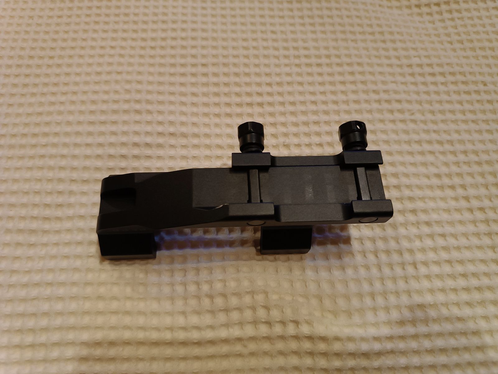 Burris P.E.P.R. scope mount with Picatinny rings. For a tube diameter of 30mm. Light signs of use.