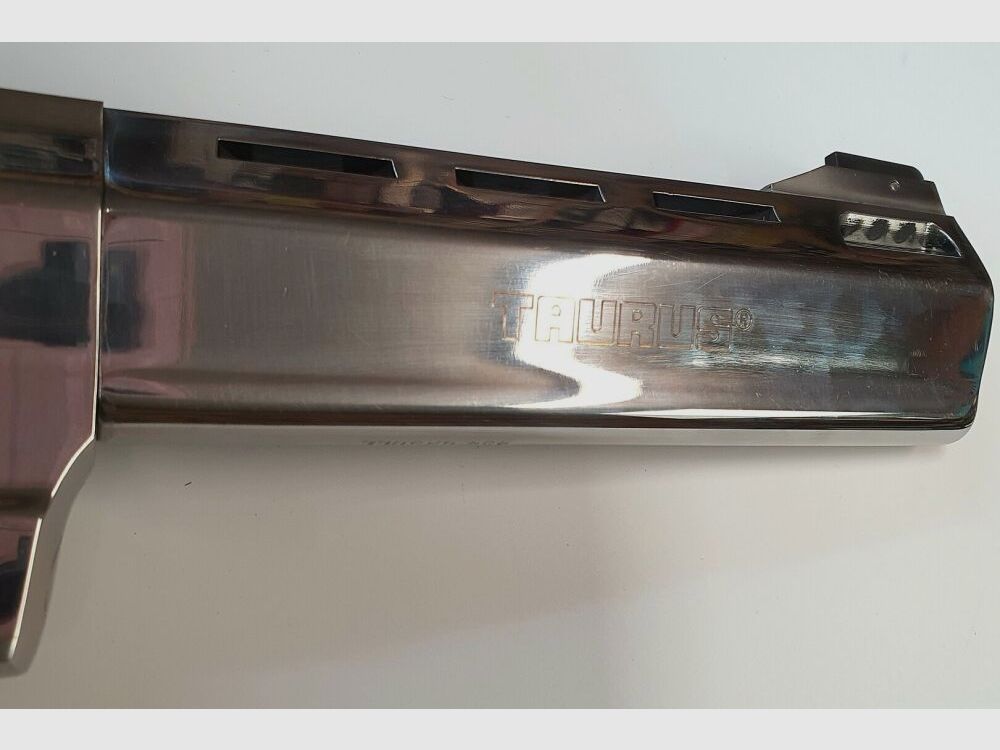 Rewolwer Taurus RAGING BULL w kalibrze .454 Casull niklowany 6,5" lufa