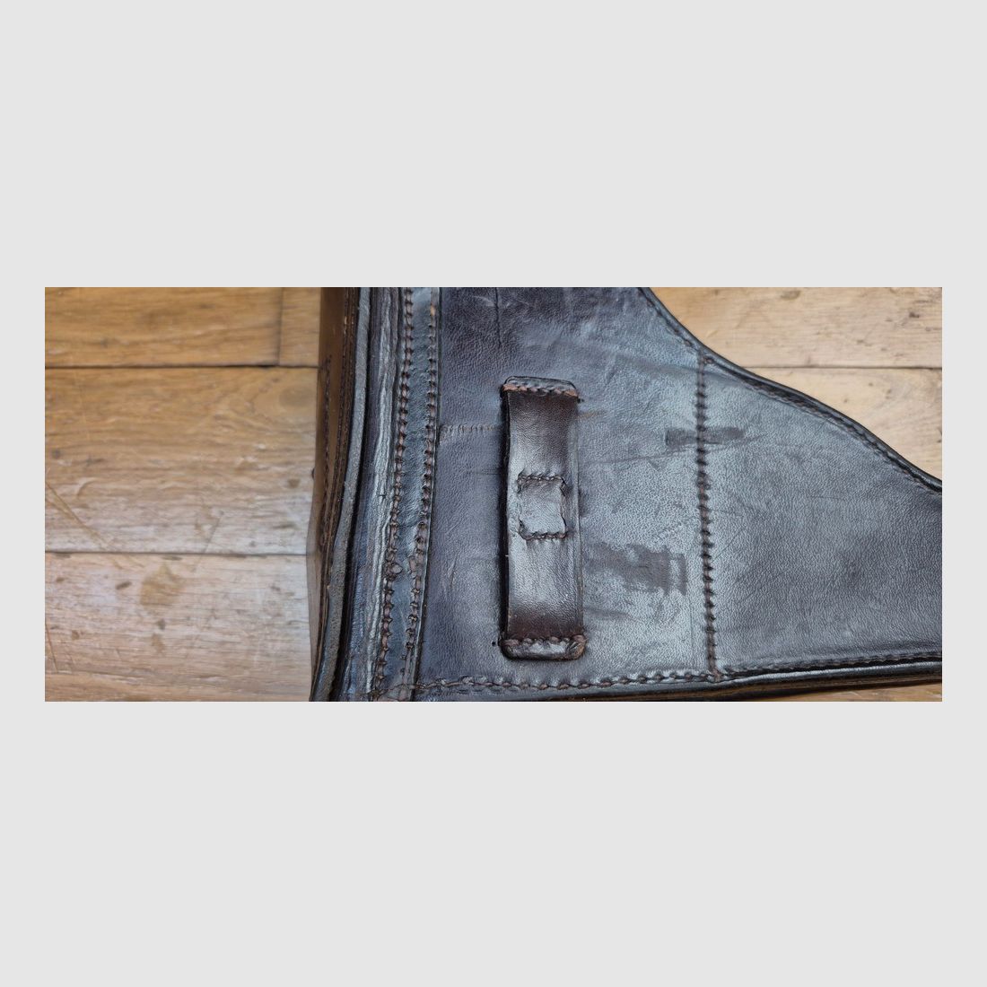 Bardzo ładne etui na pistolet Luger P08 długi zwany artyleryjskim – Wykonane przez MÜLHENFELD & CO w BARMEN w 1915 roku – Etui 1. typu w komplecie z narzędziami – Bardzo ładna skóra w TBE i miękka – Nadal brązowa (rzadka) – Nominatywne i przypisane do F.A.R 58 – Wczesny i wspaniały egzemplarz w TBE++FAR, zdjęcie 17 z 22