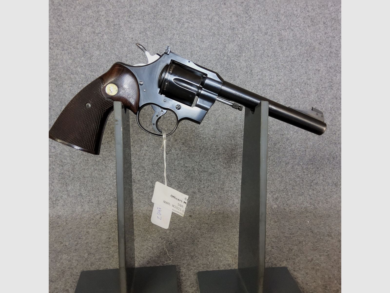 Colt	 Oficerski Mecz