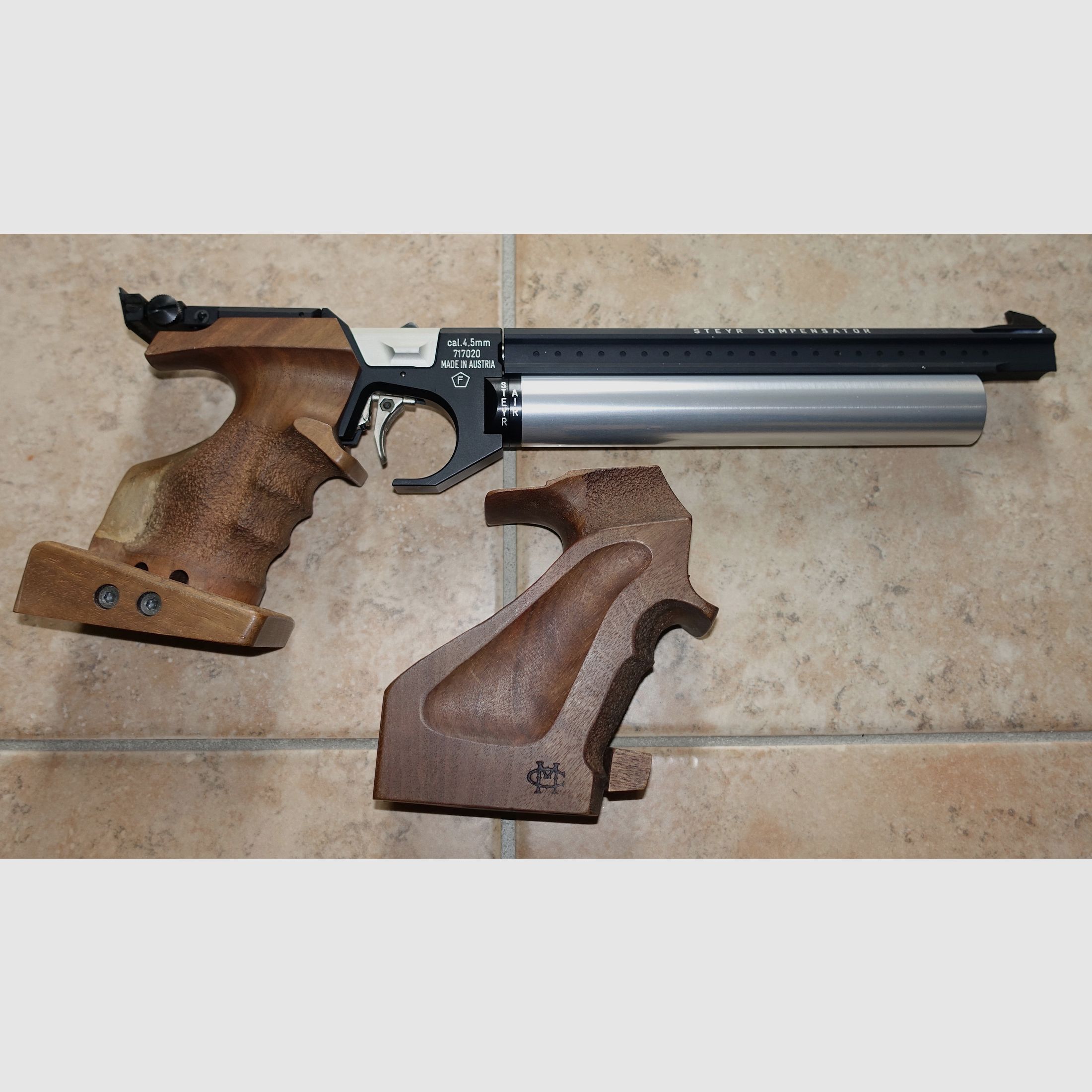 Steyr Pressluft LP Matchpistole / Service + Neuteile um € 300,- / Links- oder Rechtsgriff