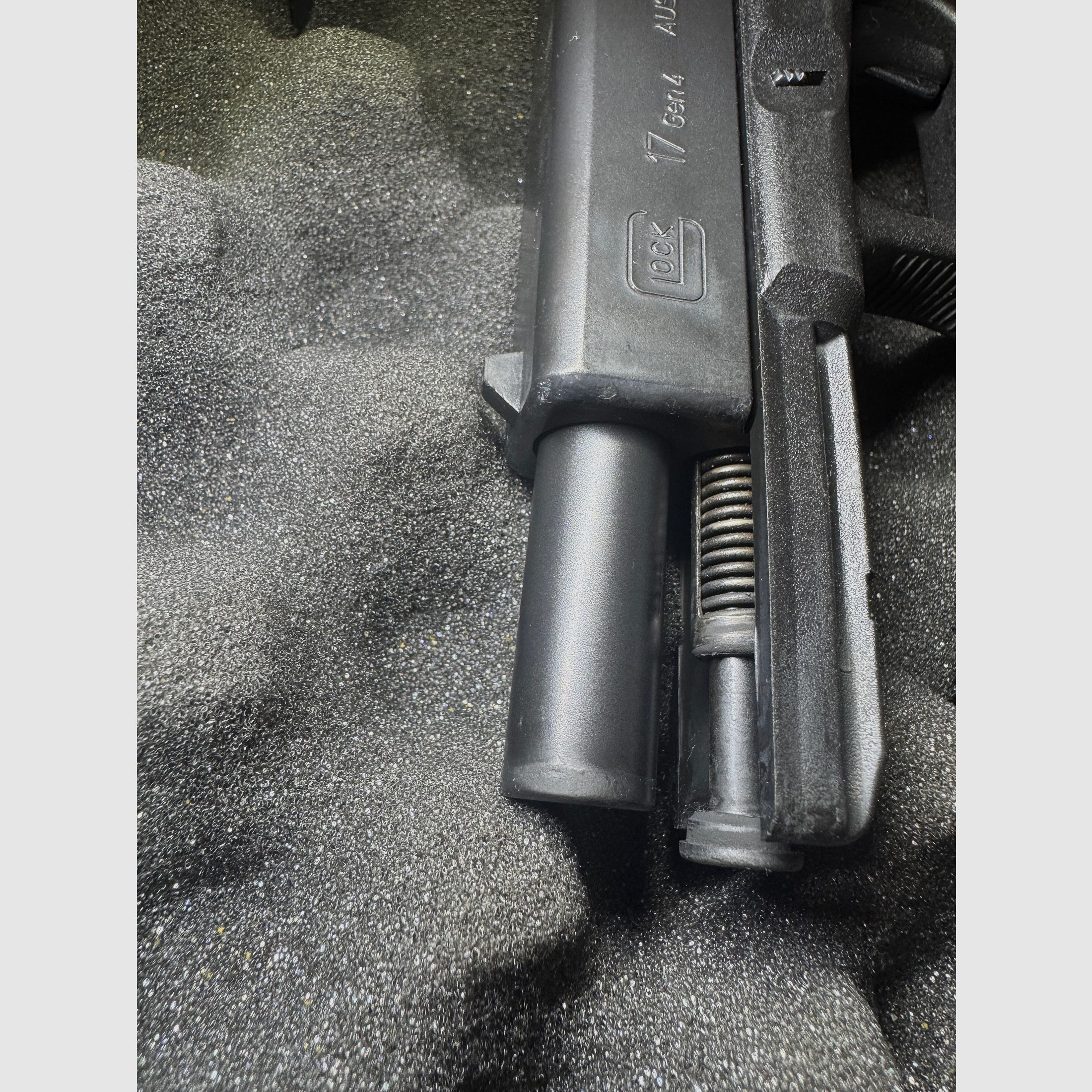 Glock 17 Gen 4 9mm incl. Micro Roni stock, red dot and 4 magazines