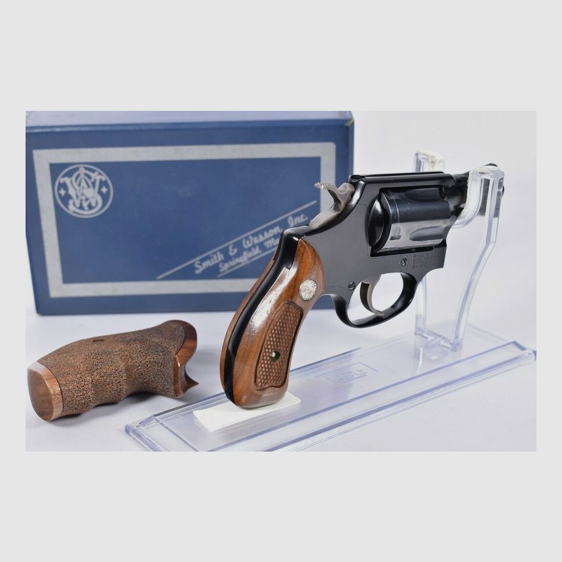 Smith & Wesson	 37