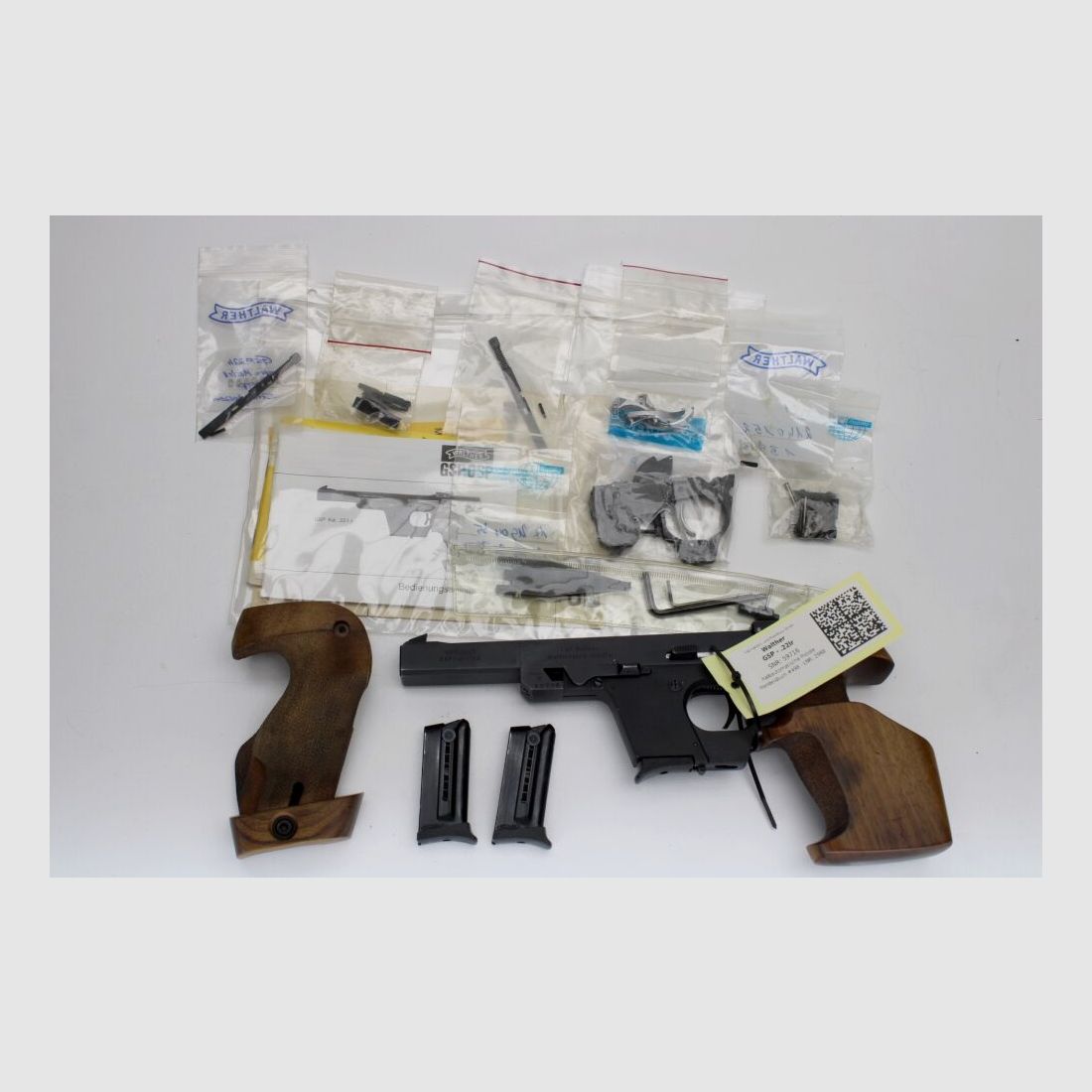 Walther GSP pistool met 3 magazijnen en meer dan genoeg reserveonderdelen .22lr