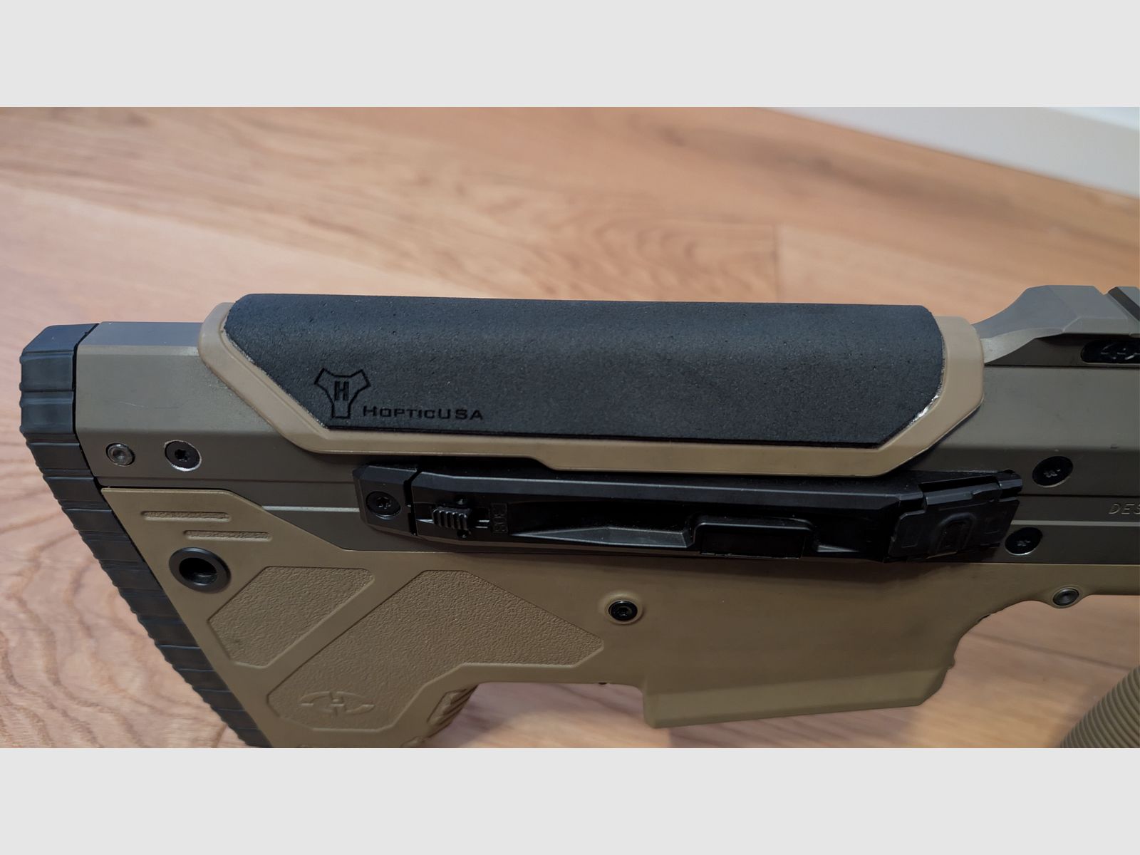 Desert Tech MDRX mit BLK LBL Mantis und Jard Abzug