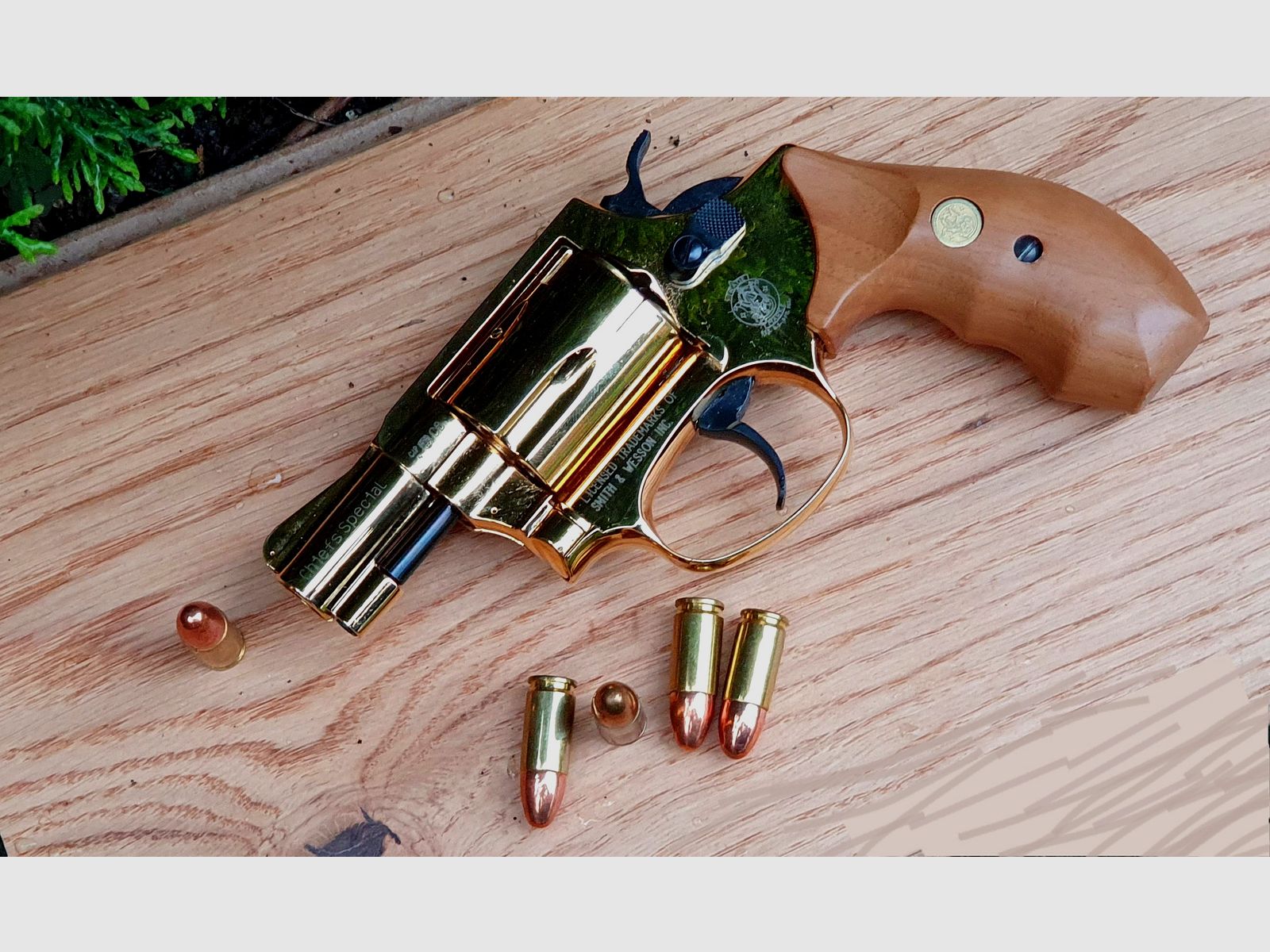 S&W  PTB Gas-Revolver   "Chiefs Special"   GOLD, Holzgriff + Holster