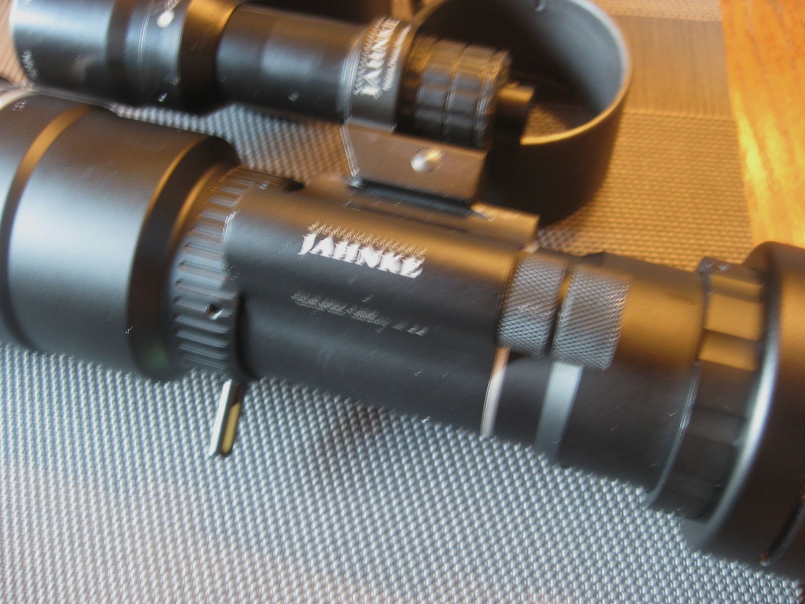 HECHO EN ALEMANIA = Jahnke DJ-8 NSV 1x56 con tubo TOP verde! Clase de potencia 2 en clasificación 1 sin puntos con función AG=Autogating! Proyector Jahnke Phönix FOCUS y 2 adaptadores para diámetro exterior de 62 mm, por lo tanto, generalmente para objetivos de 56 mm, uno de ellos con anillo de compensación para la mayoría de los ZF de 50 mm!